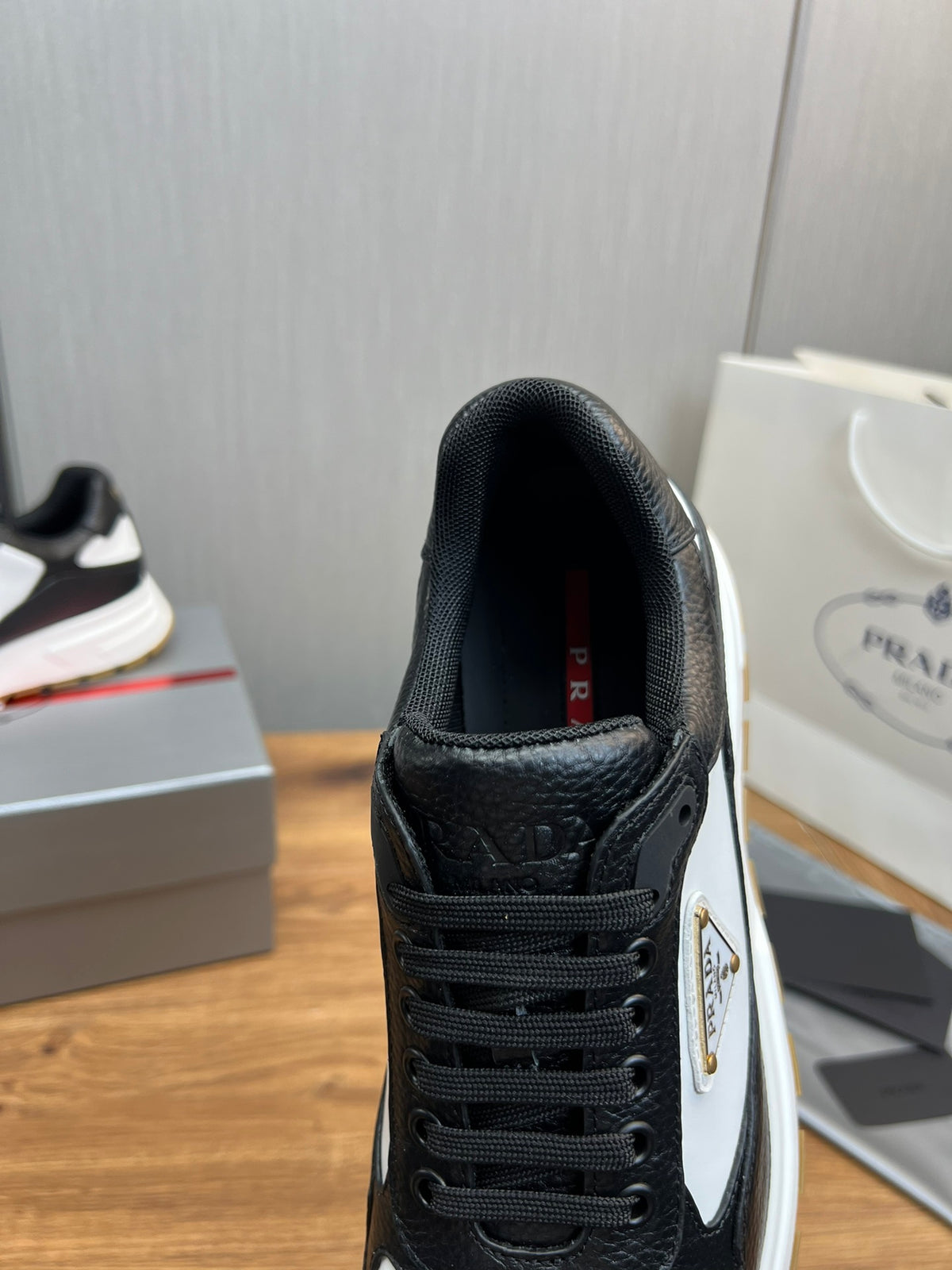 PR Cowhide stitching sneakers 1824102502