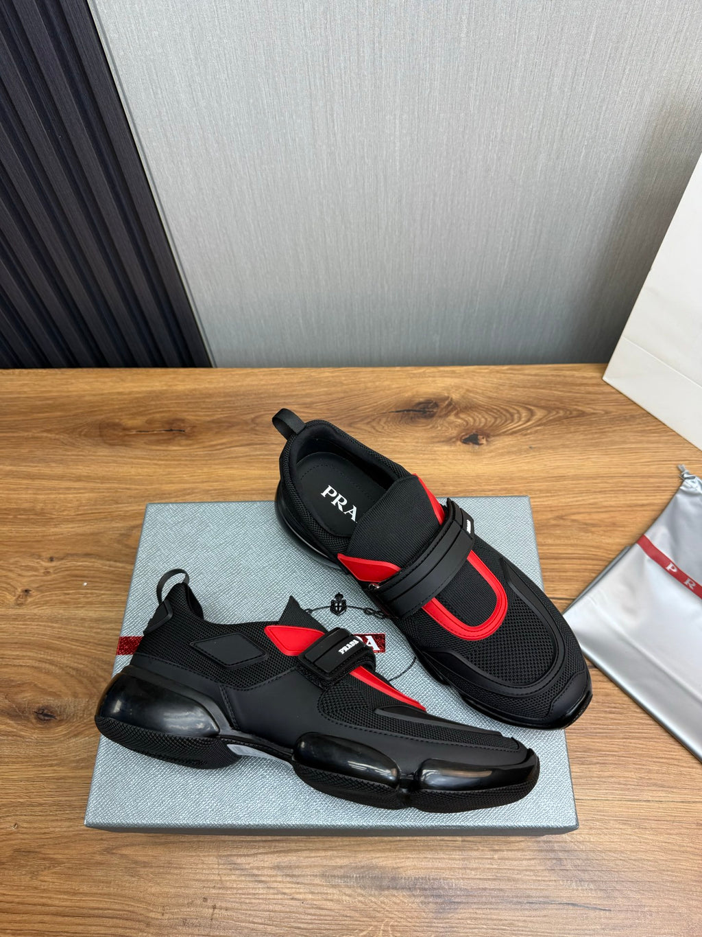 PR sneakers 1826051402
