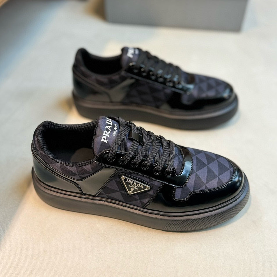 PR triangle logo sneakers 1824091311