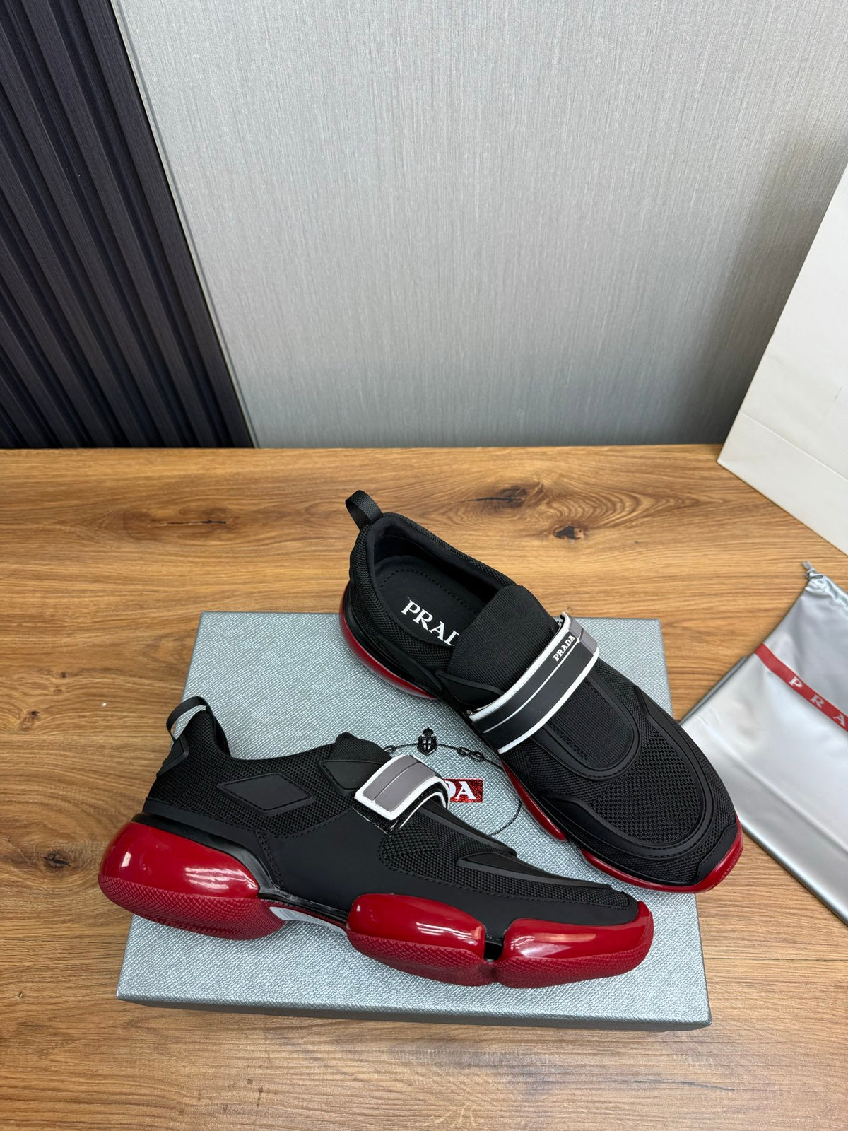 PR sneakers 1826051402