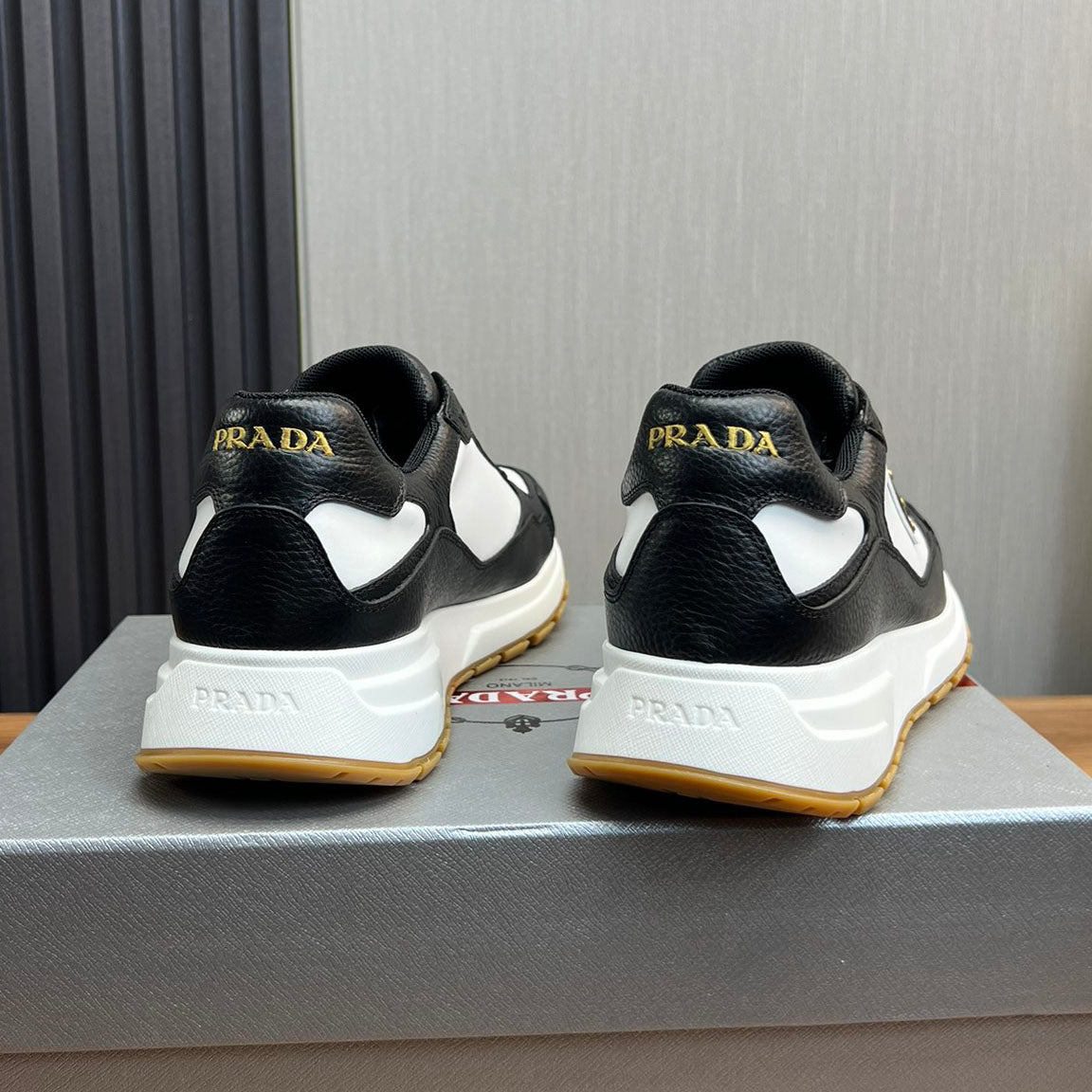 PR Cowhide stitching sneakers 1824102502