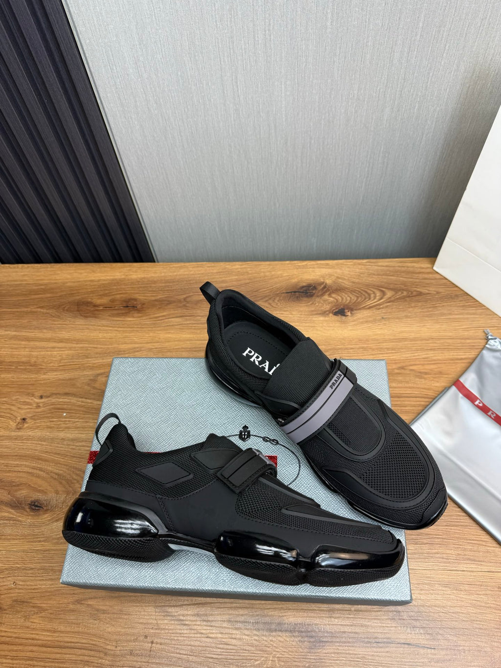 PR sneakers 1826051402