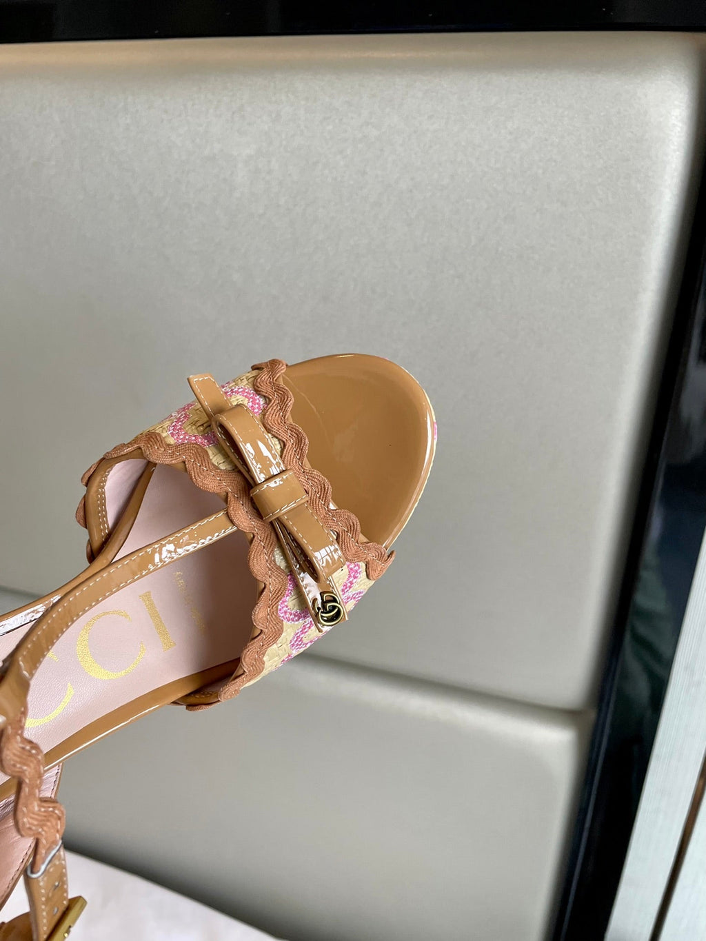 Gi Kertu Platform Sandals 12cm Beige Raffia Leather 695693