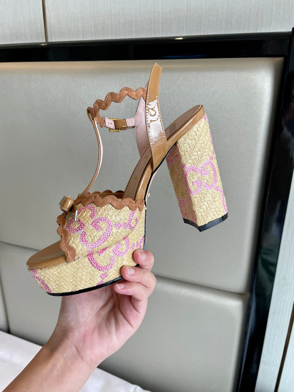 Gi Kertu Platform Sandals 12cm Beige Raffia Leather 695693
