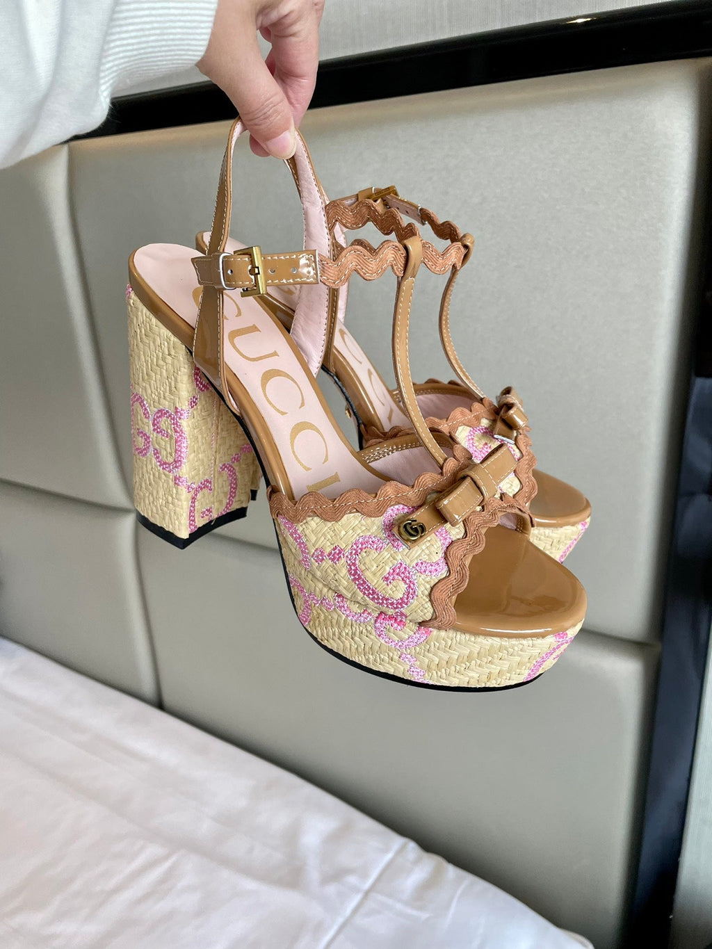 Gi Kertu Platform Sandals 12cm Beige Raffia Leather 695693