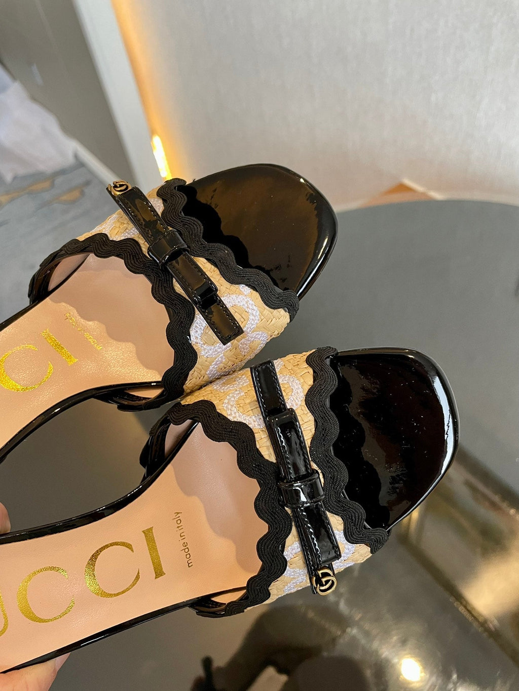 Gi Kertu Sandals 6cm Beige Black Raffia Leather 695691