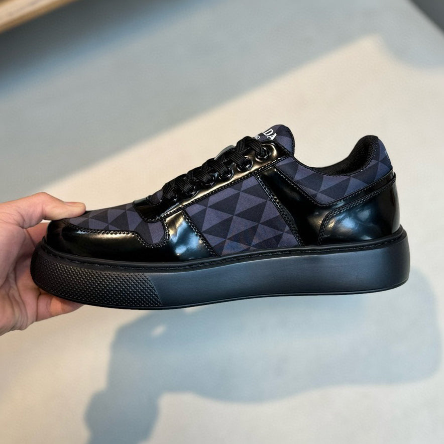 PR triangle logo sneakers 1824091311