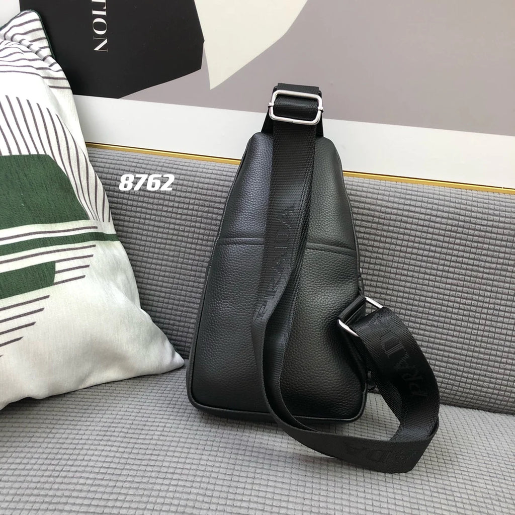 New men's versatile chest bag 1024030720