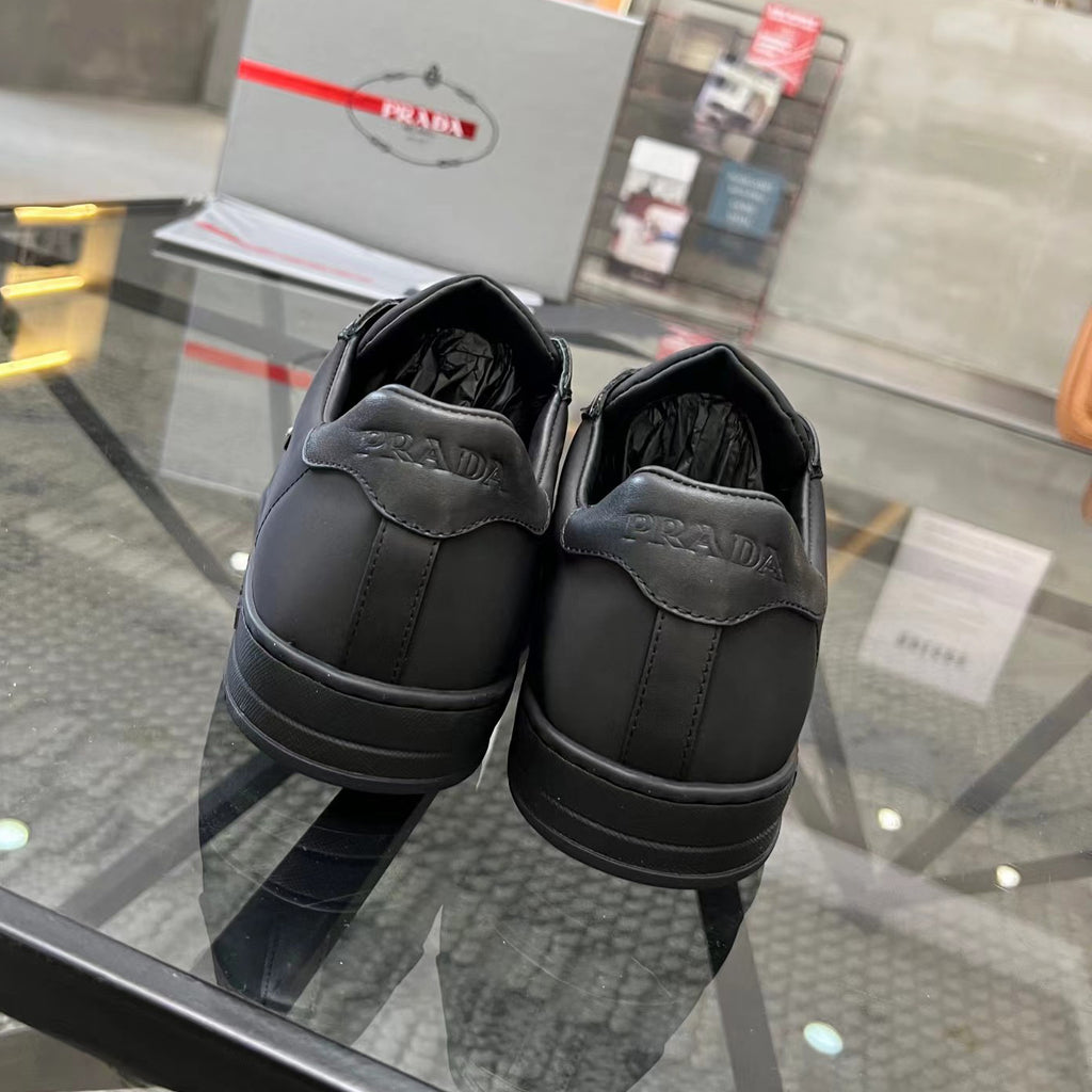 PR triangle logo sneakers 1824091312