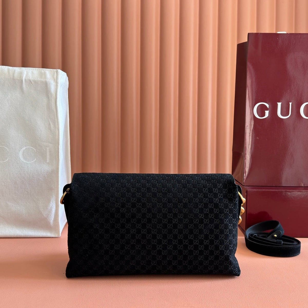 Gi Medium Shoulder Bag With Chain Suede