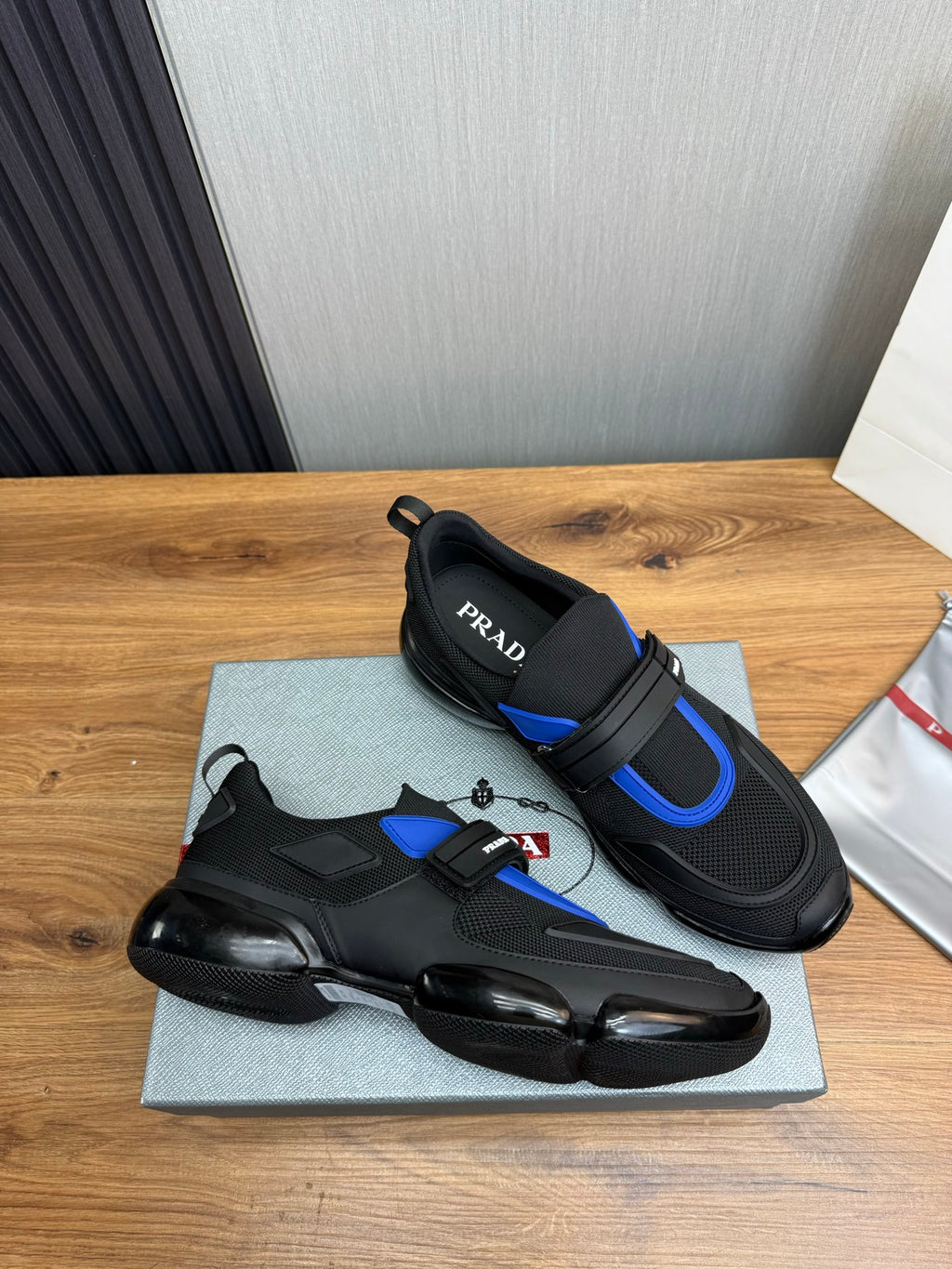 PR sneakers 1826051402