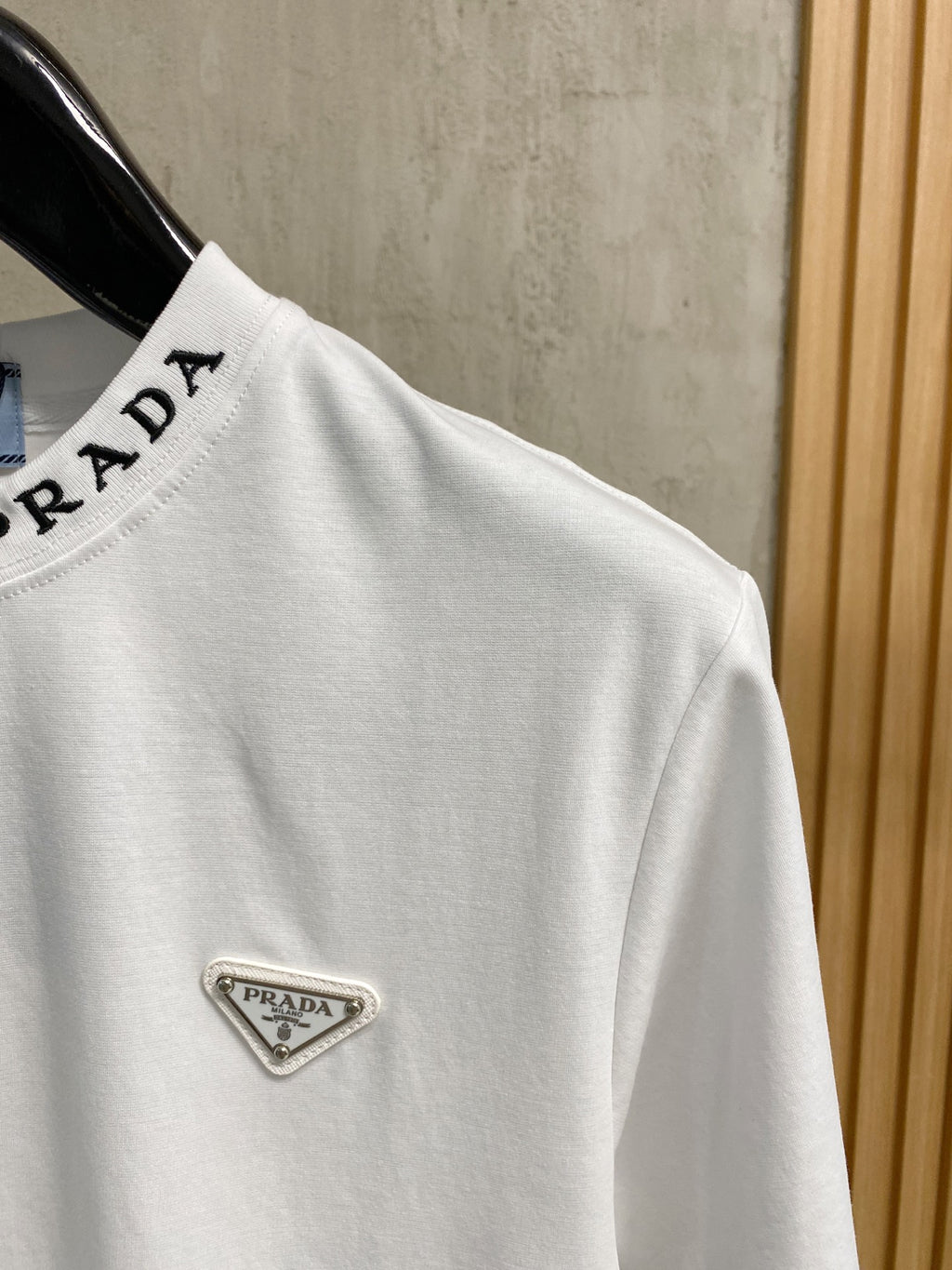 PR Neckline + Embroidered logo T-shirt 1826052701