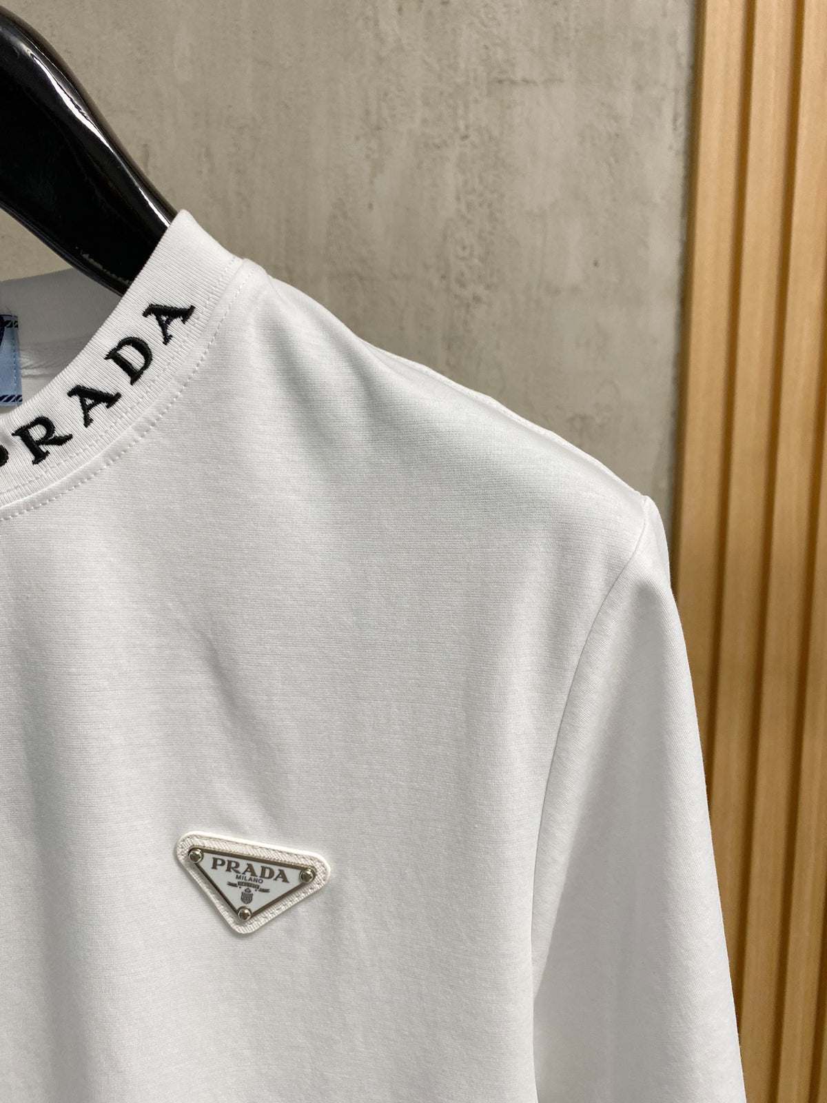 PR Neckline + Embroidered logo T-shirt 1826052701
