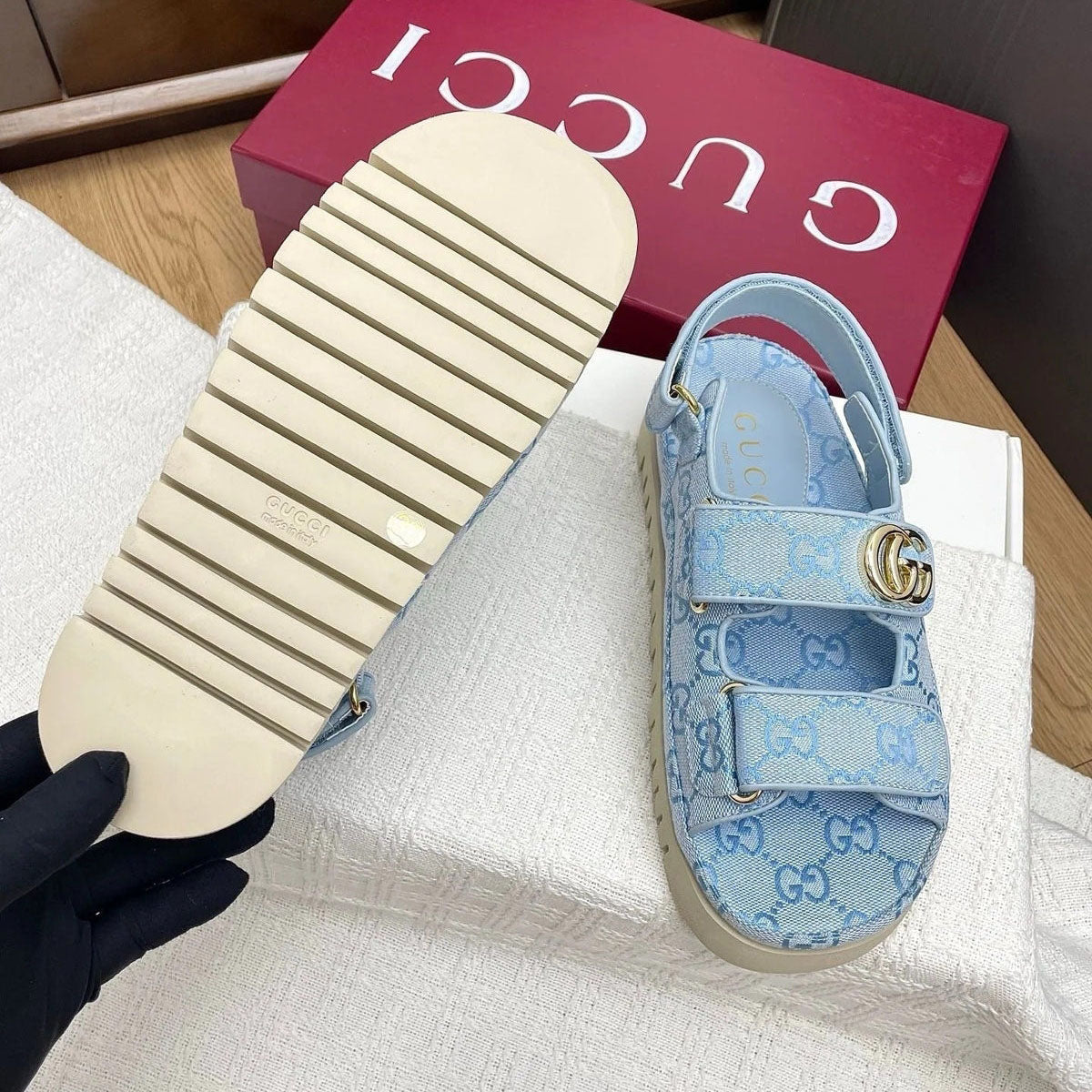 Gi CLASSIC SANDALS 25S WITH GOLD HARDWARE