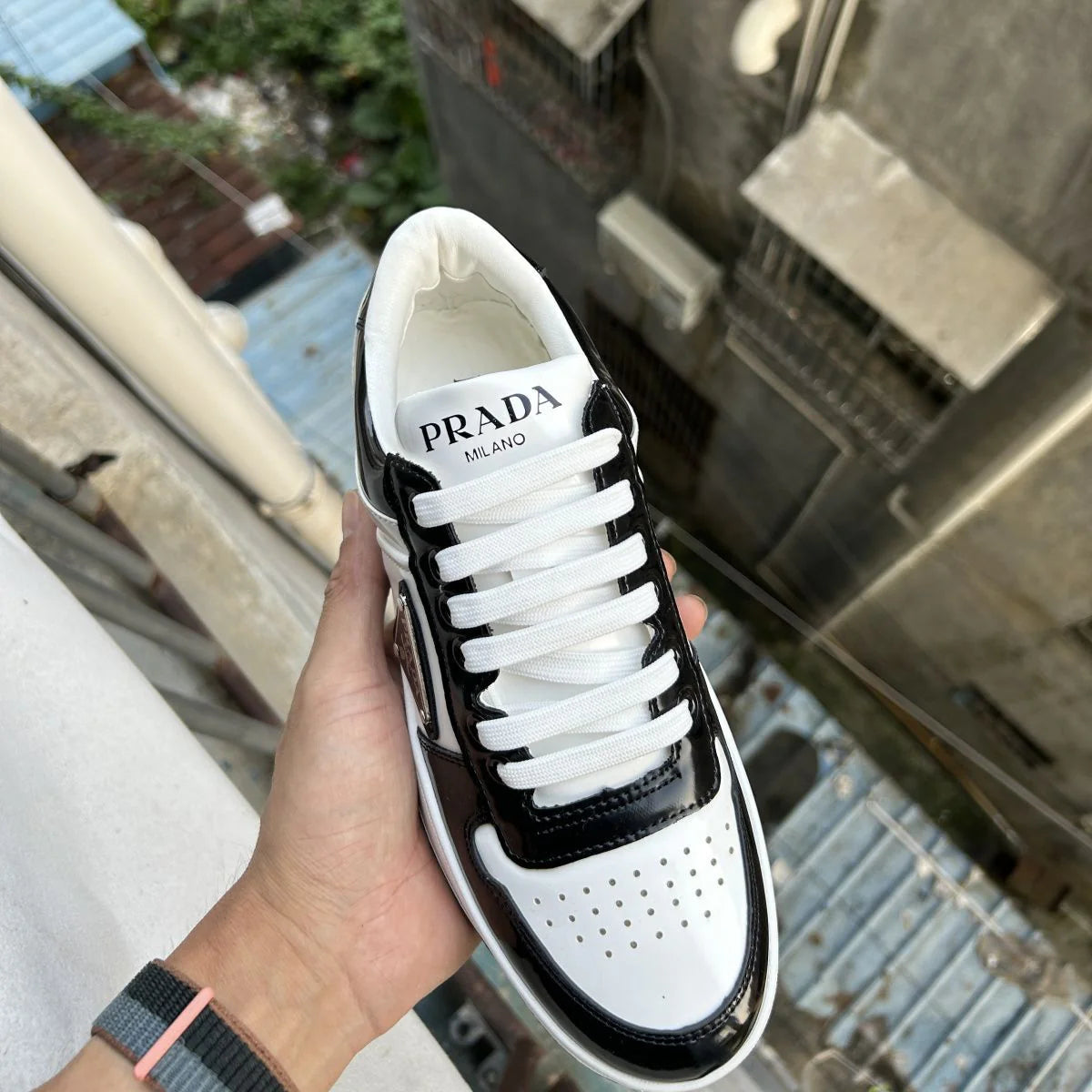 P New Women's and Men's Shoes Casual Shoes Triangle Buckle Lace-up Sneakers 1024060508