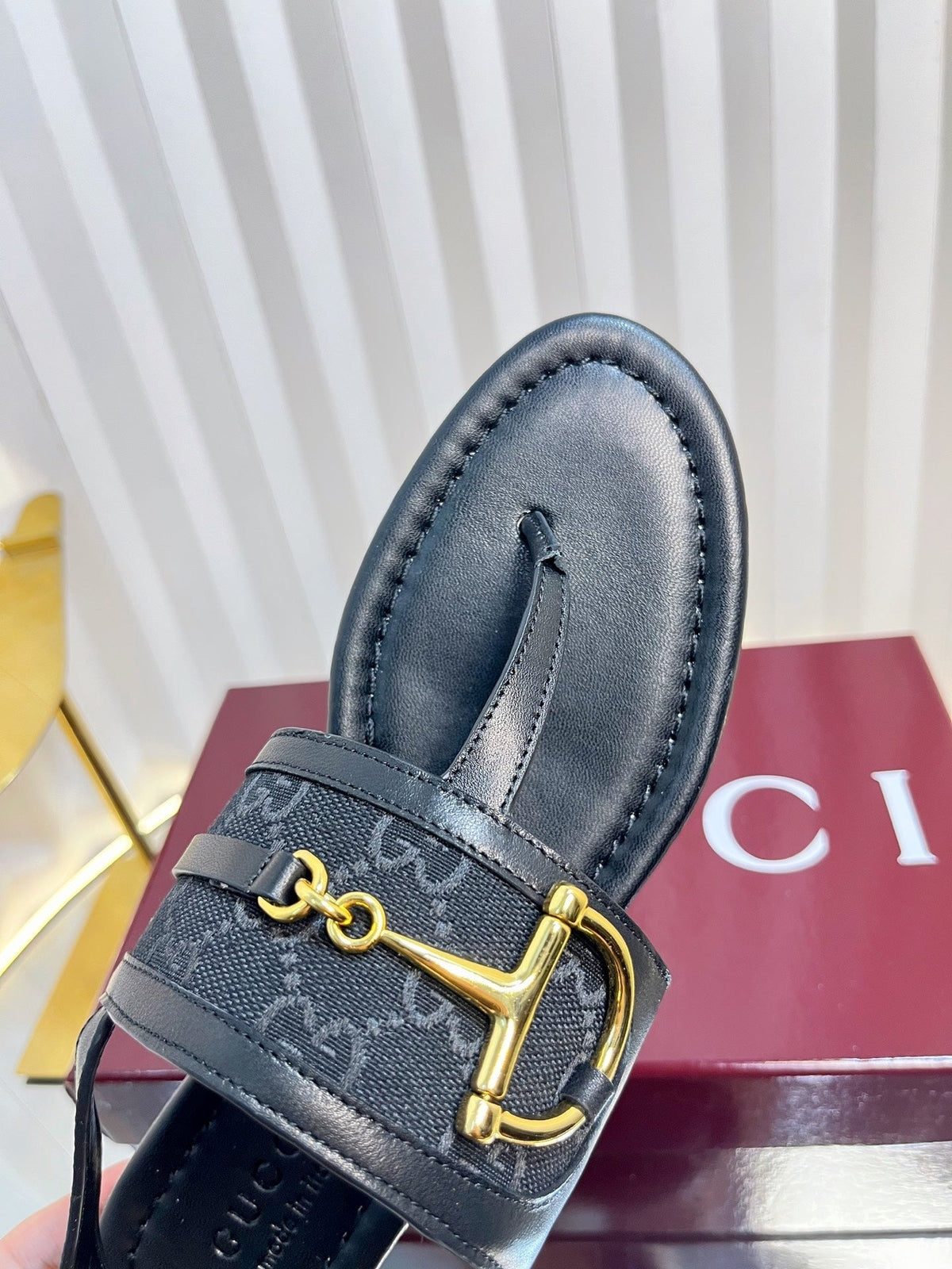 GC 25 Thong Sandal Canvas