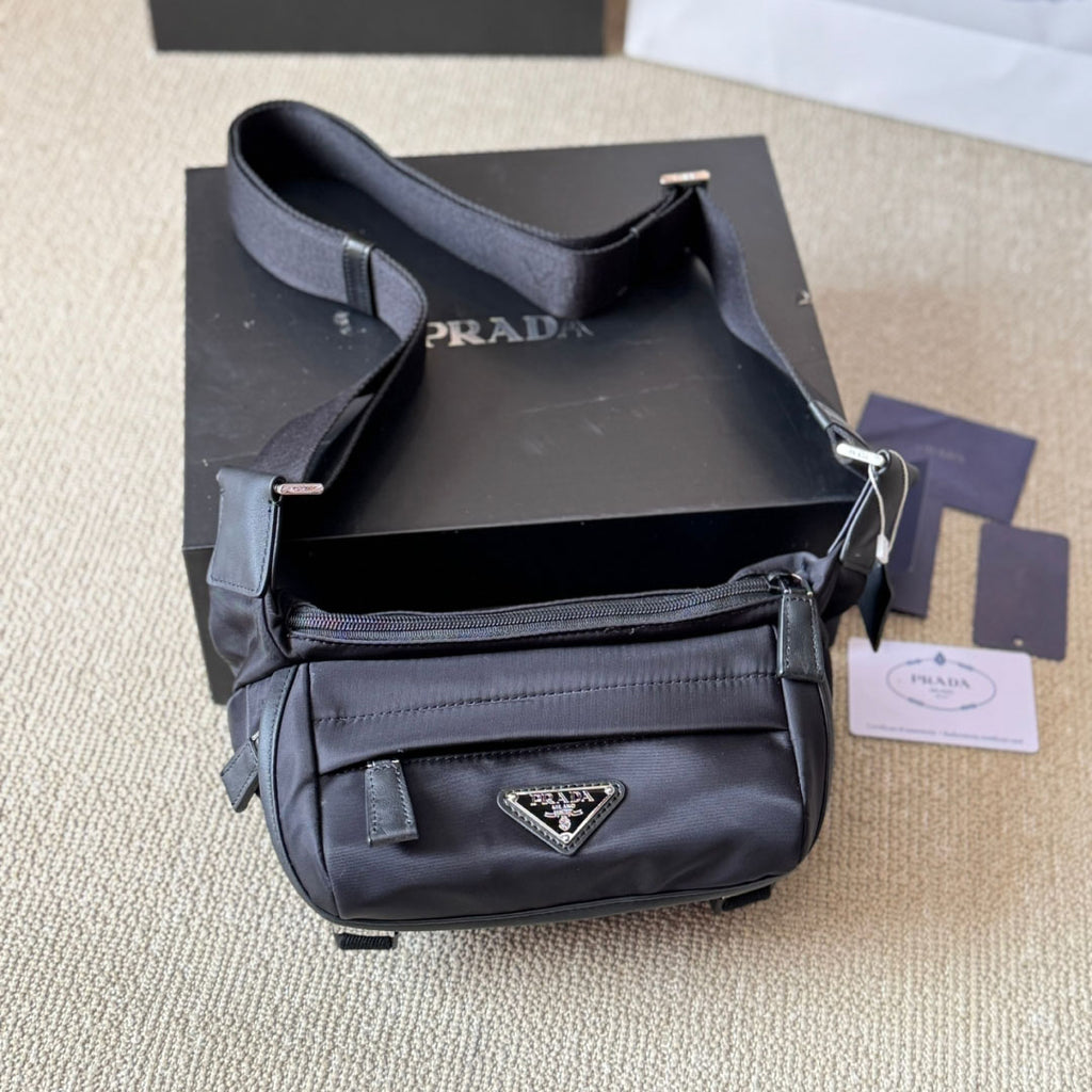 PR Nylon Messenger Bag 1825022008
