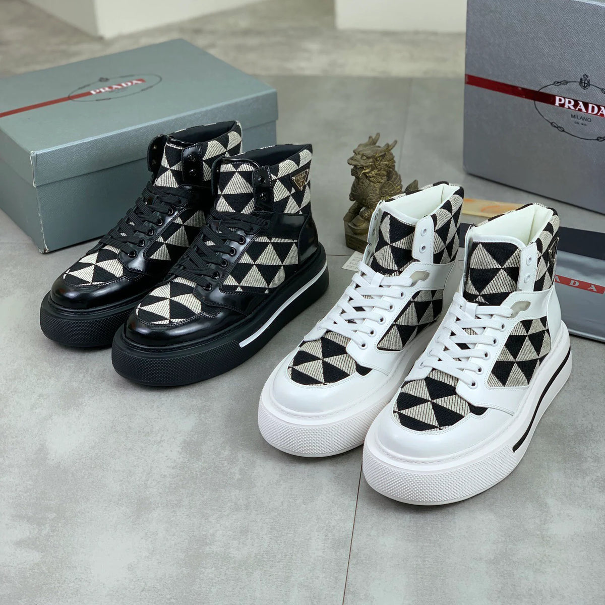 Luxury high top versatile casual sneakers 1024122611