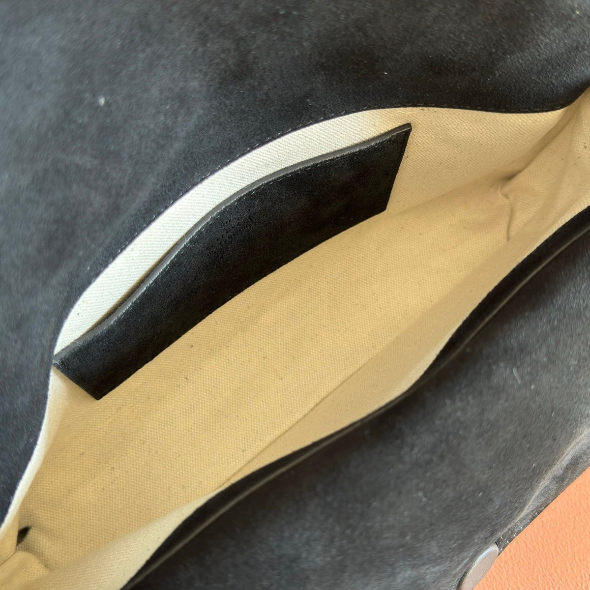 Gi Medium Shoulder Bag With Chain Suede