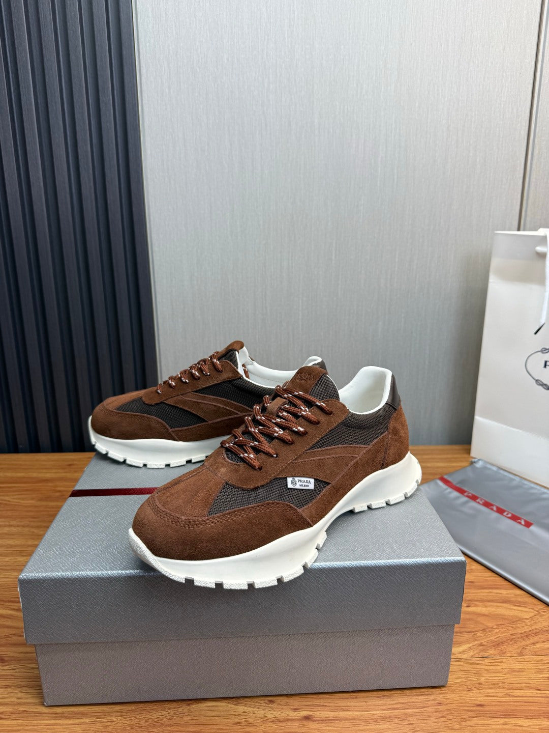 PR sneakers 1826051901