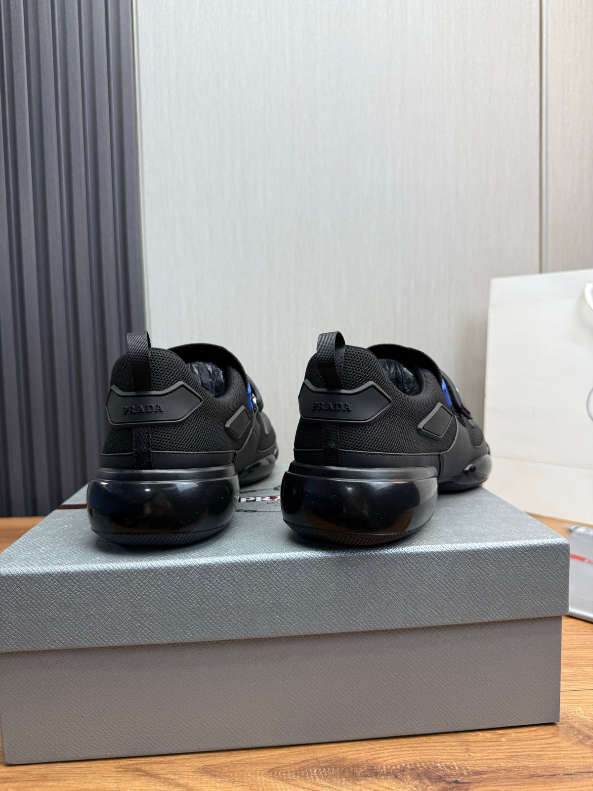 PR sneakers 1826051402