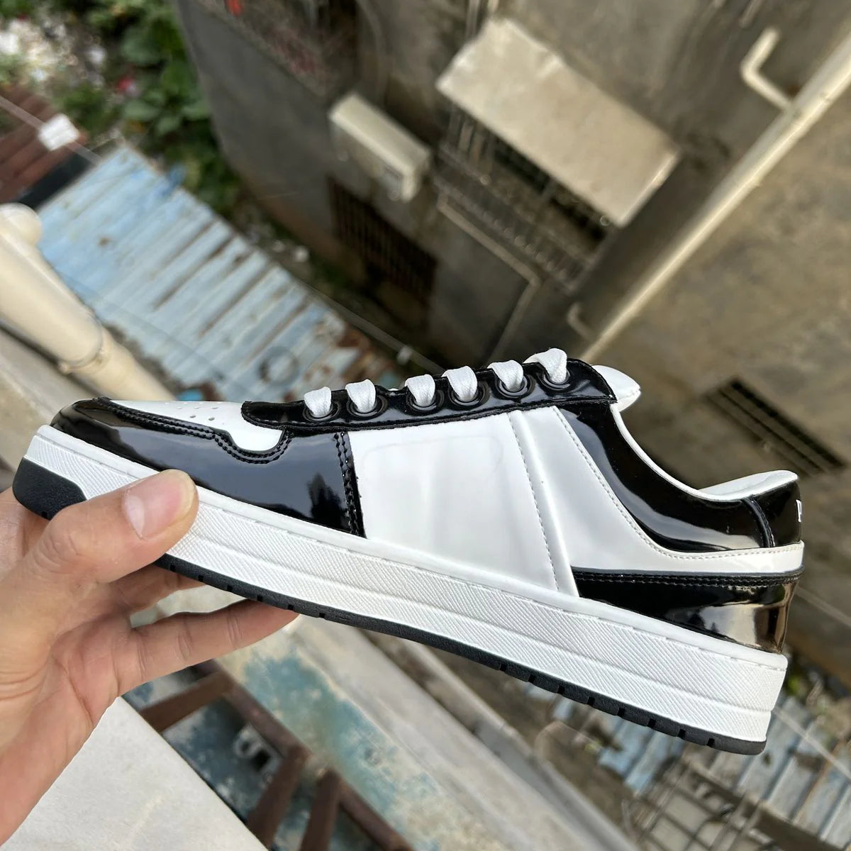 P New Women's and Men's Shoes Casual Shoes Triangle Buckle Lace-up Sneakers 1024060508