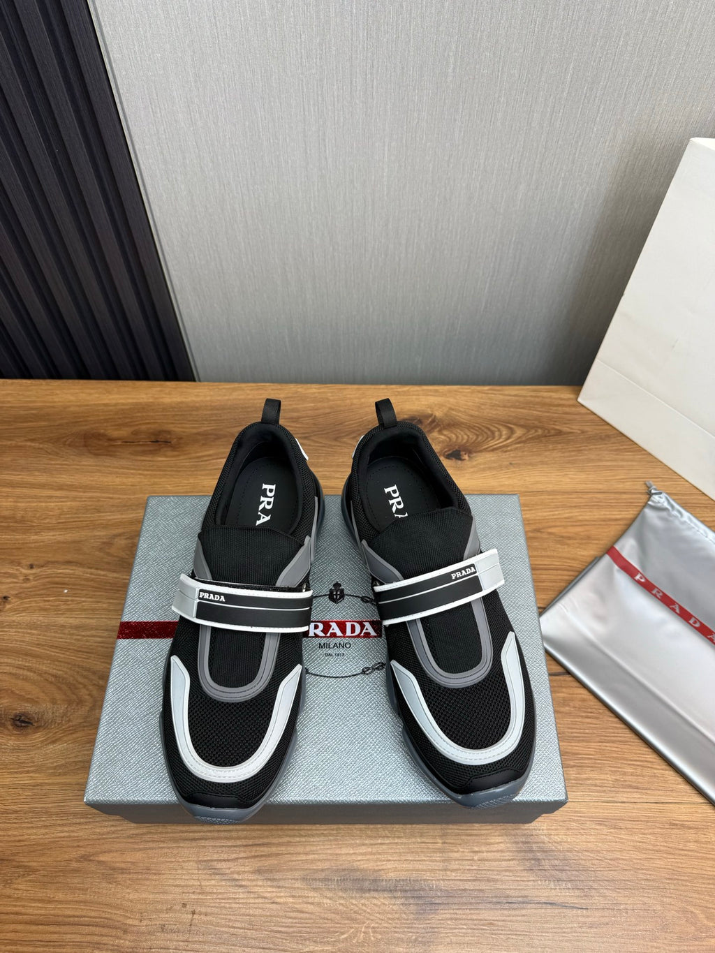 PR sneakers 1826051402