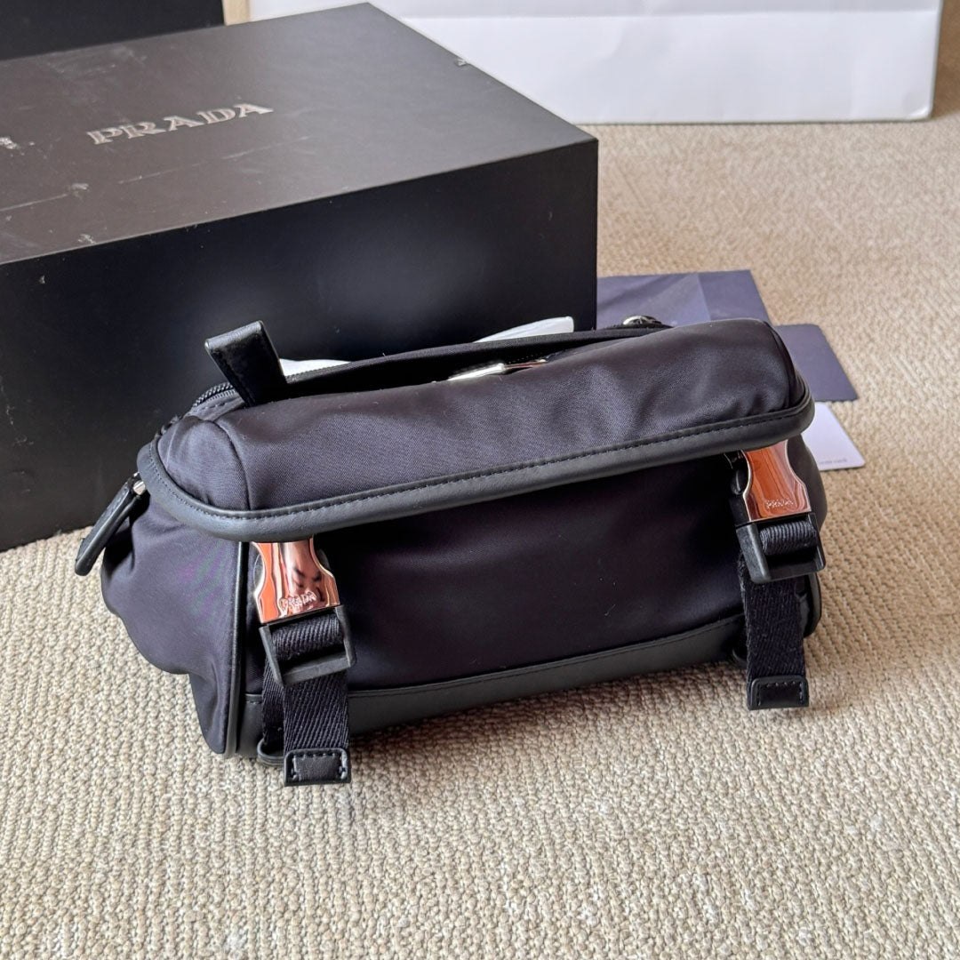 PR Nylon Messenger Bag 1825022008