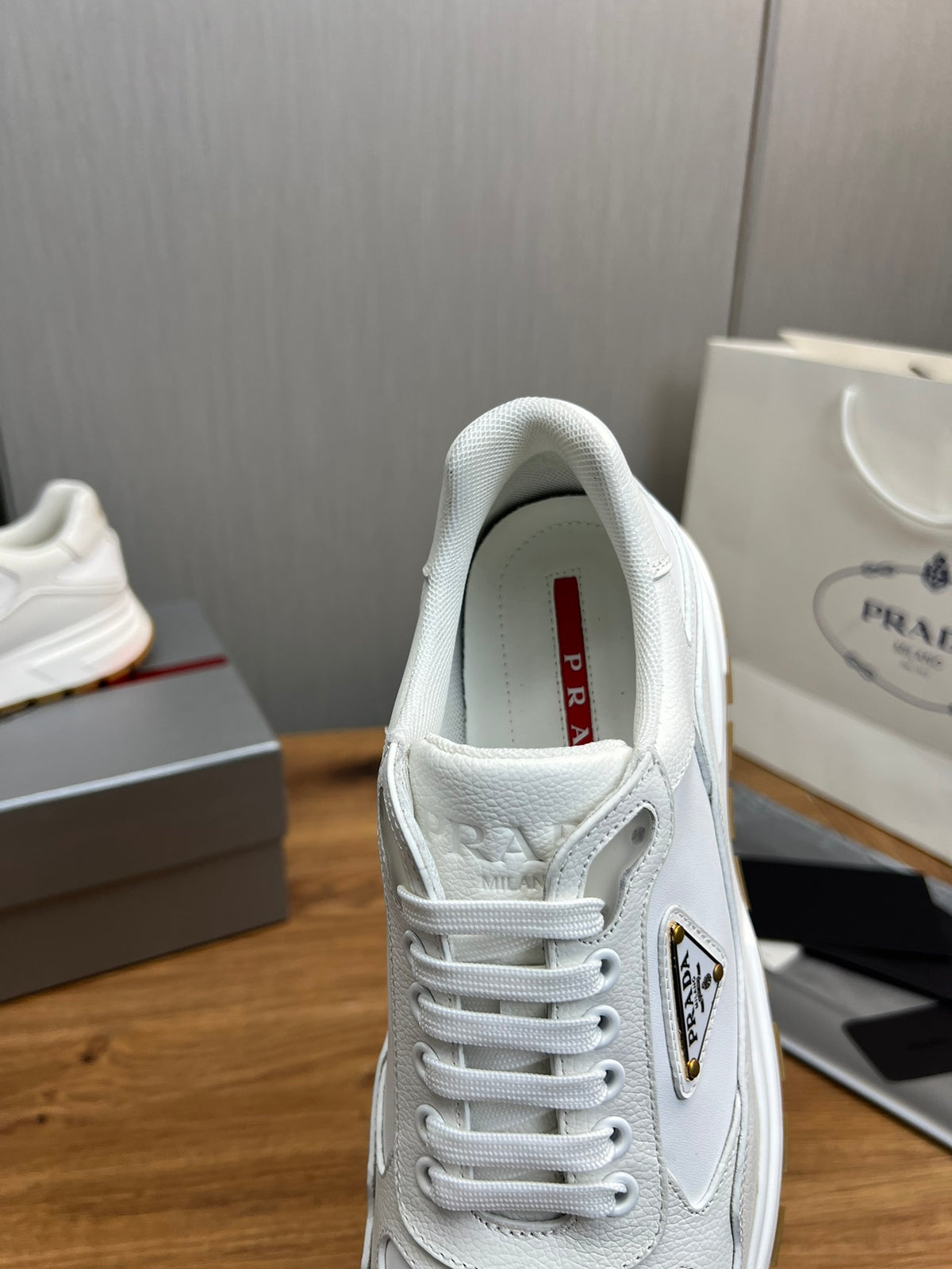 PR Cowhide stitching sneakers 1824102502