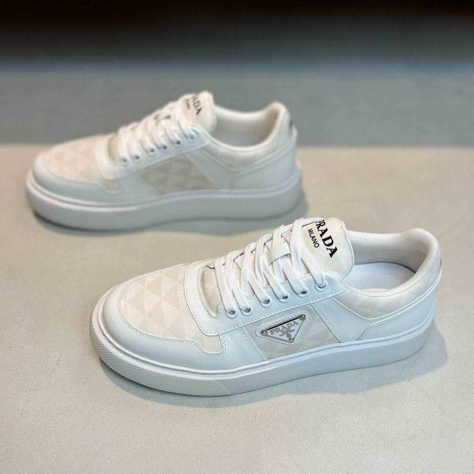 PR triangle logo sneakers 1824091311