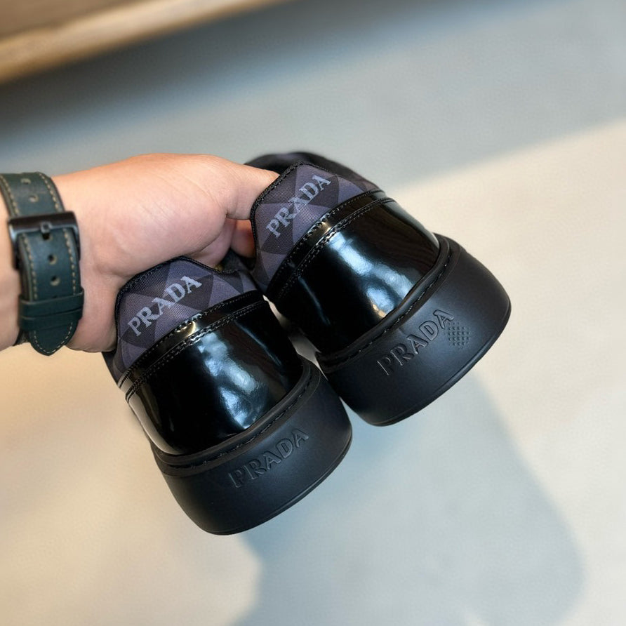 PR triangle logo sneakers 1824091311
