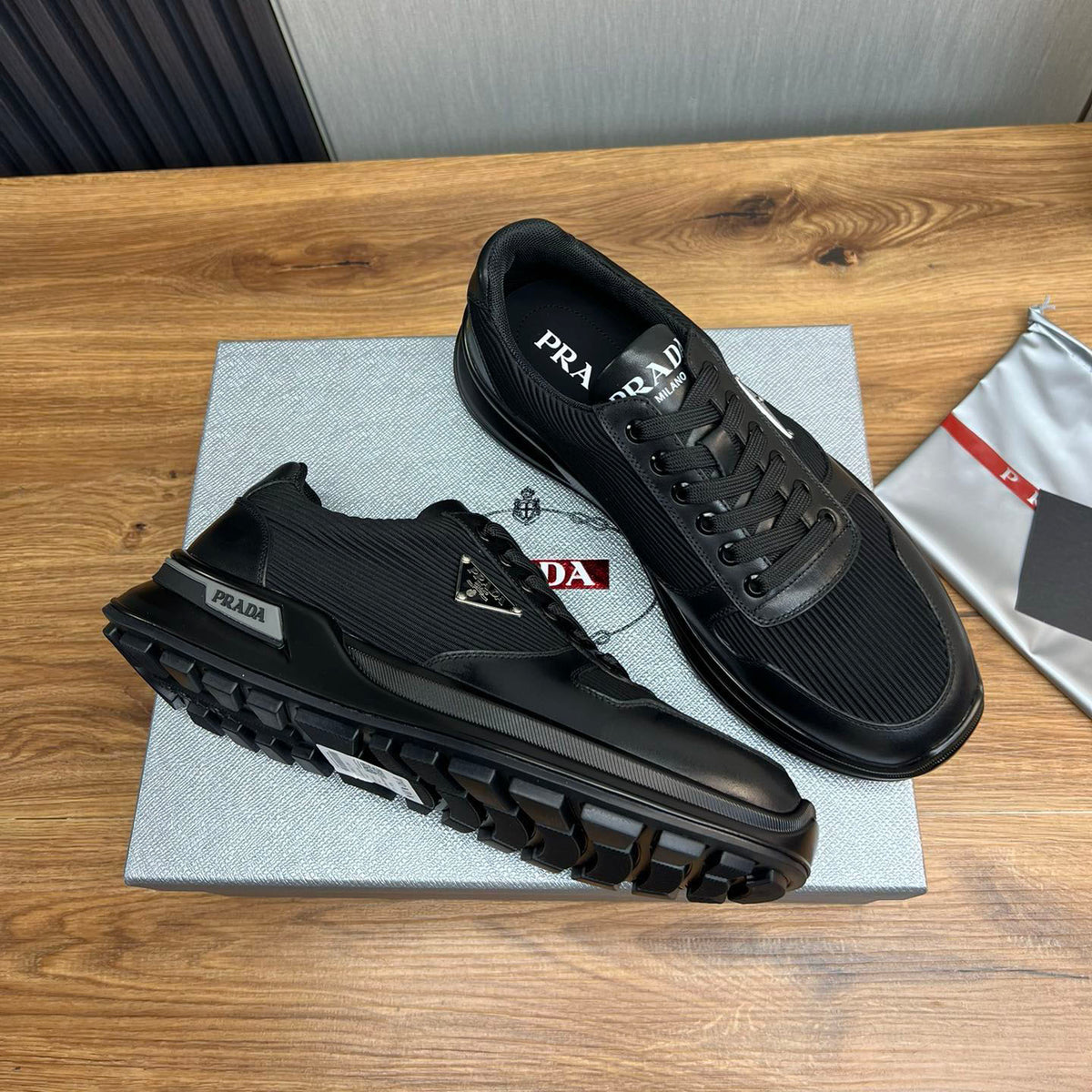 PR triangle logo sneakers 1824081206