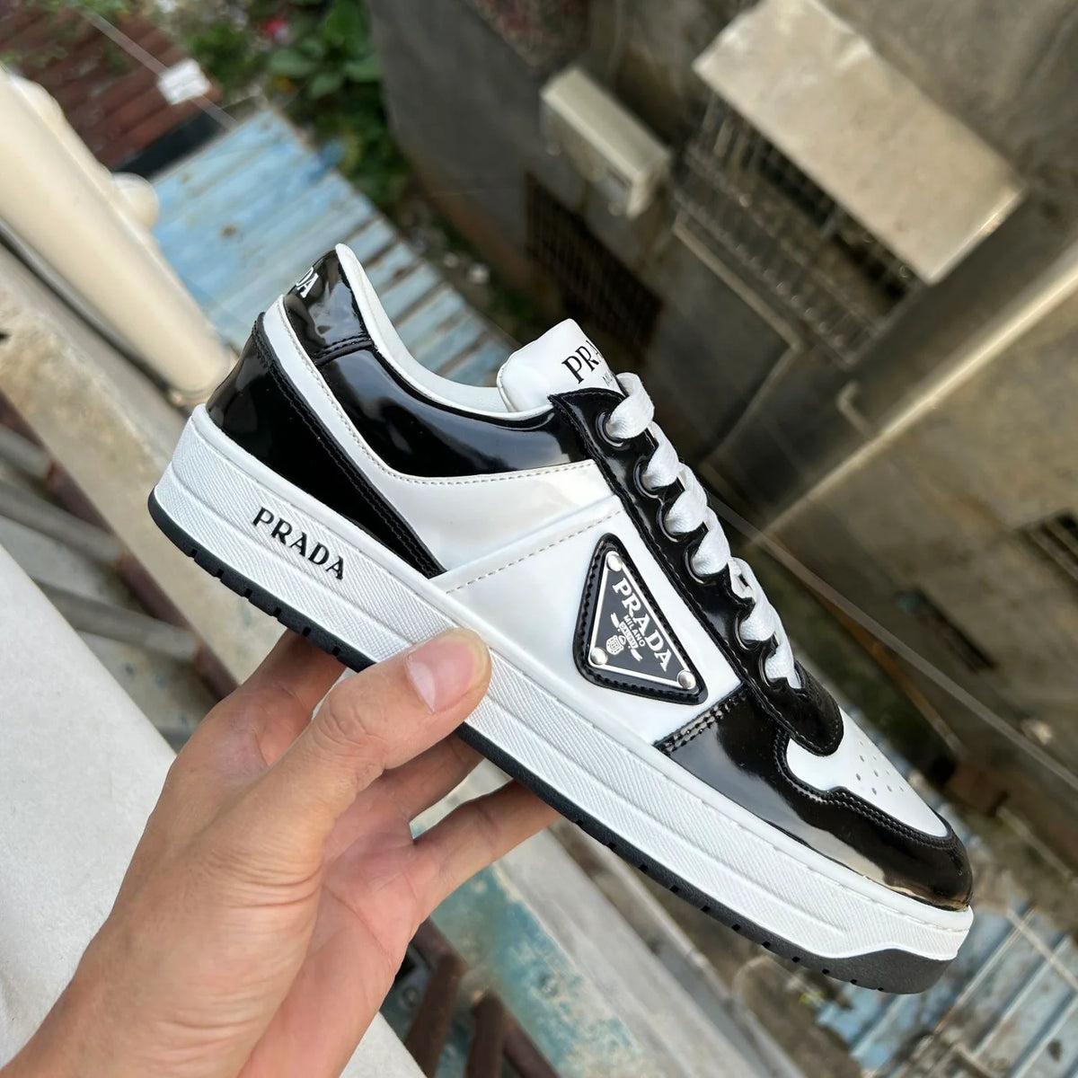 P New Women's and Men's Shoes Casual Shoes Triangle Buckle Lace-up Sneakers 1024060508