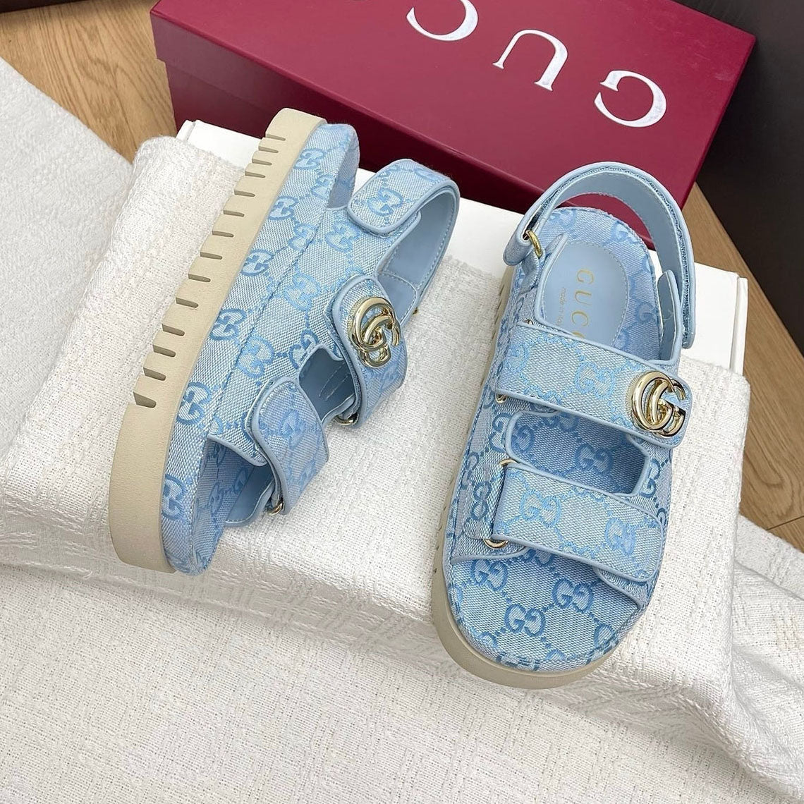 Gi CLASSIC SANDALS 25S WITH GOLD HARDWARE