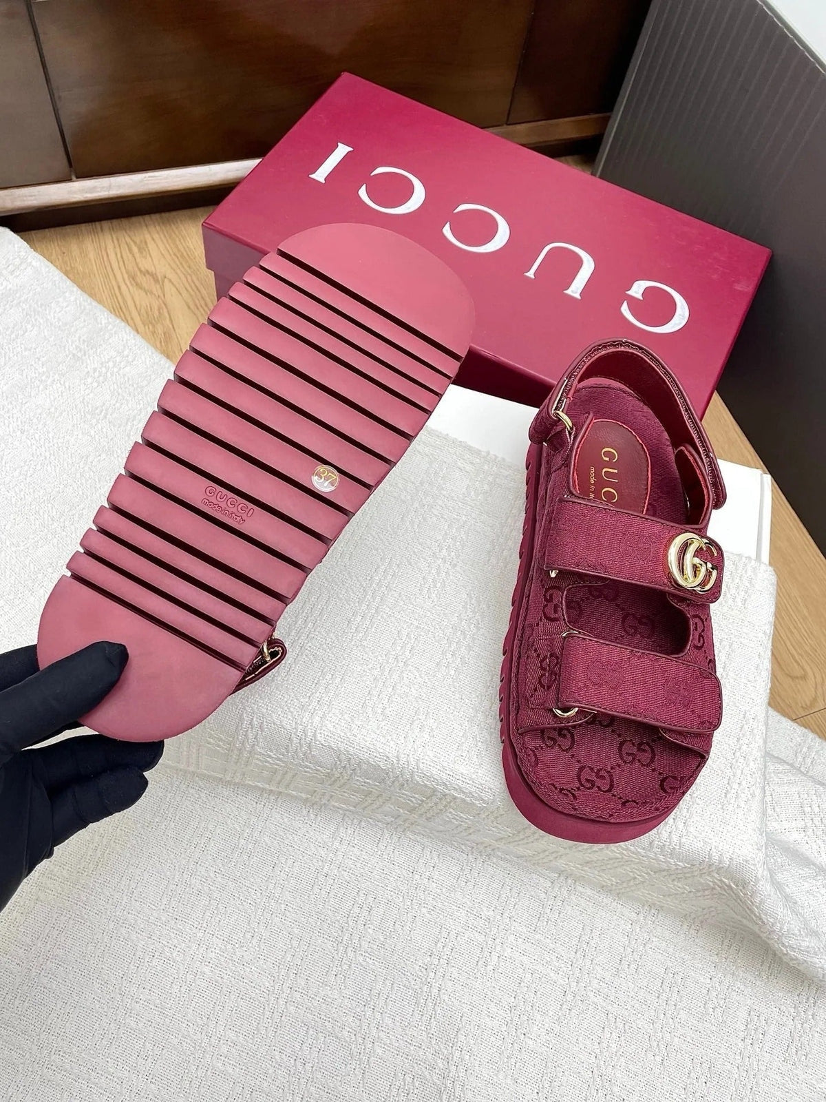 Gi CLASSIC SANDALS 25S WITH GOLD HARDWARE