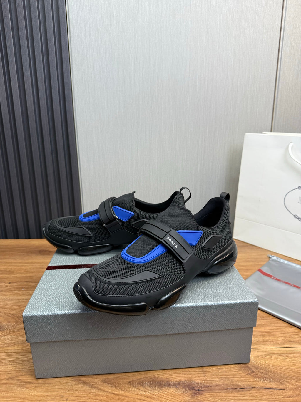 PR sneakers 1826051402