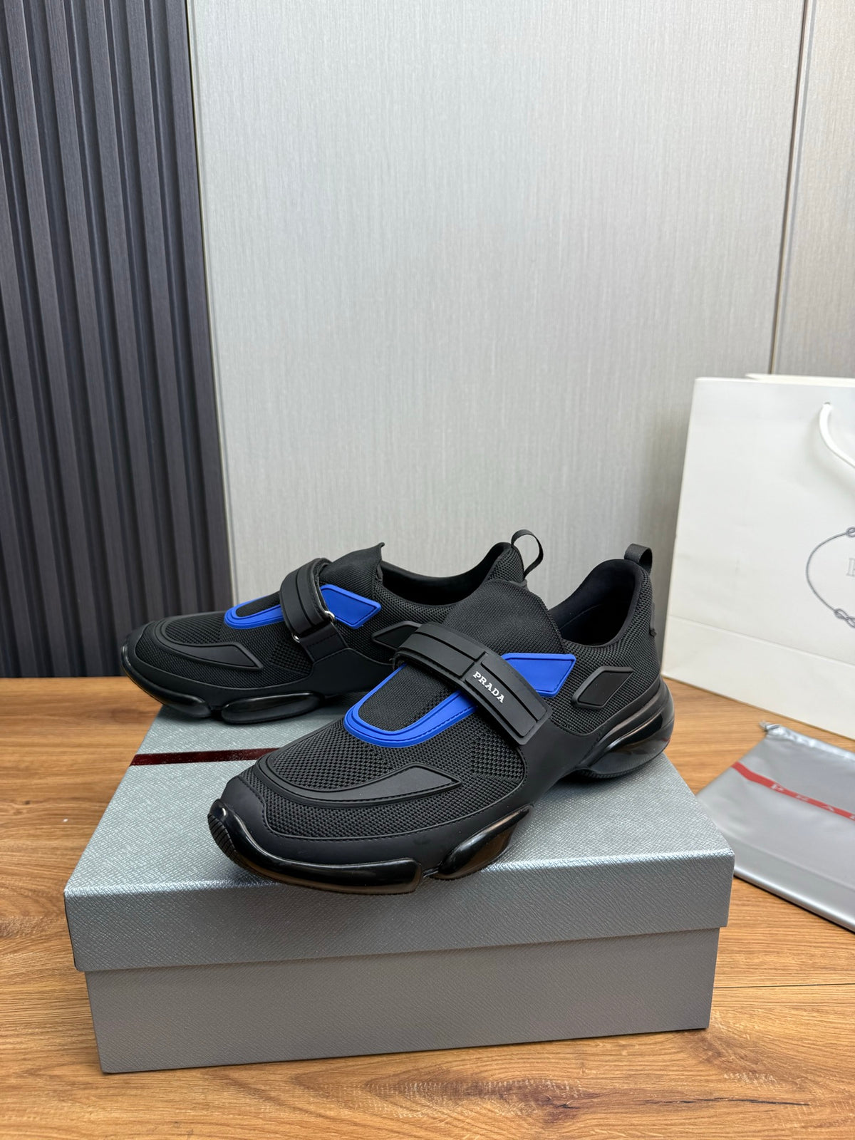 PR sneakers 1826051402
