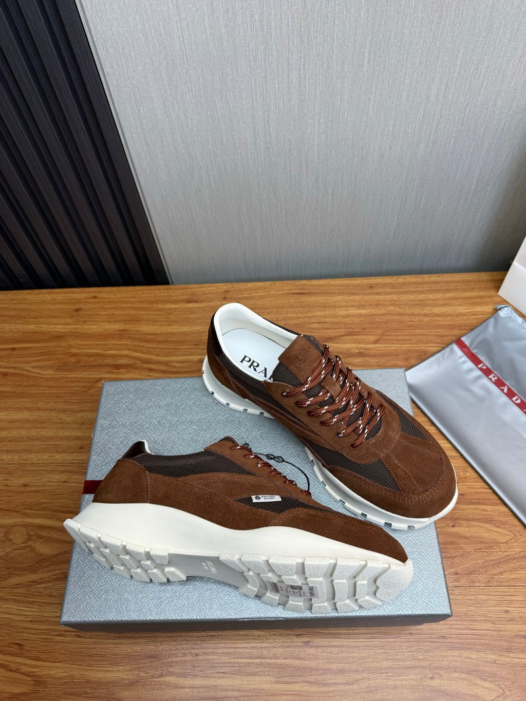 PR sneakers 1826051901