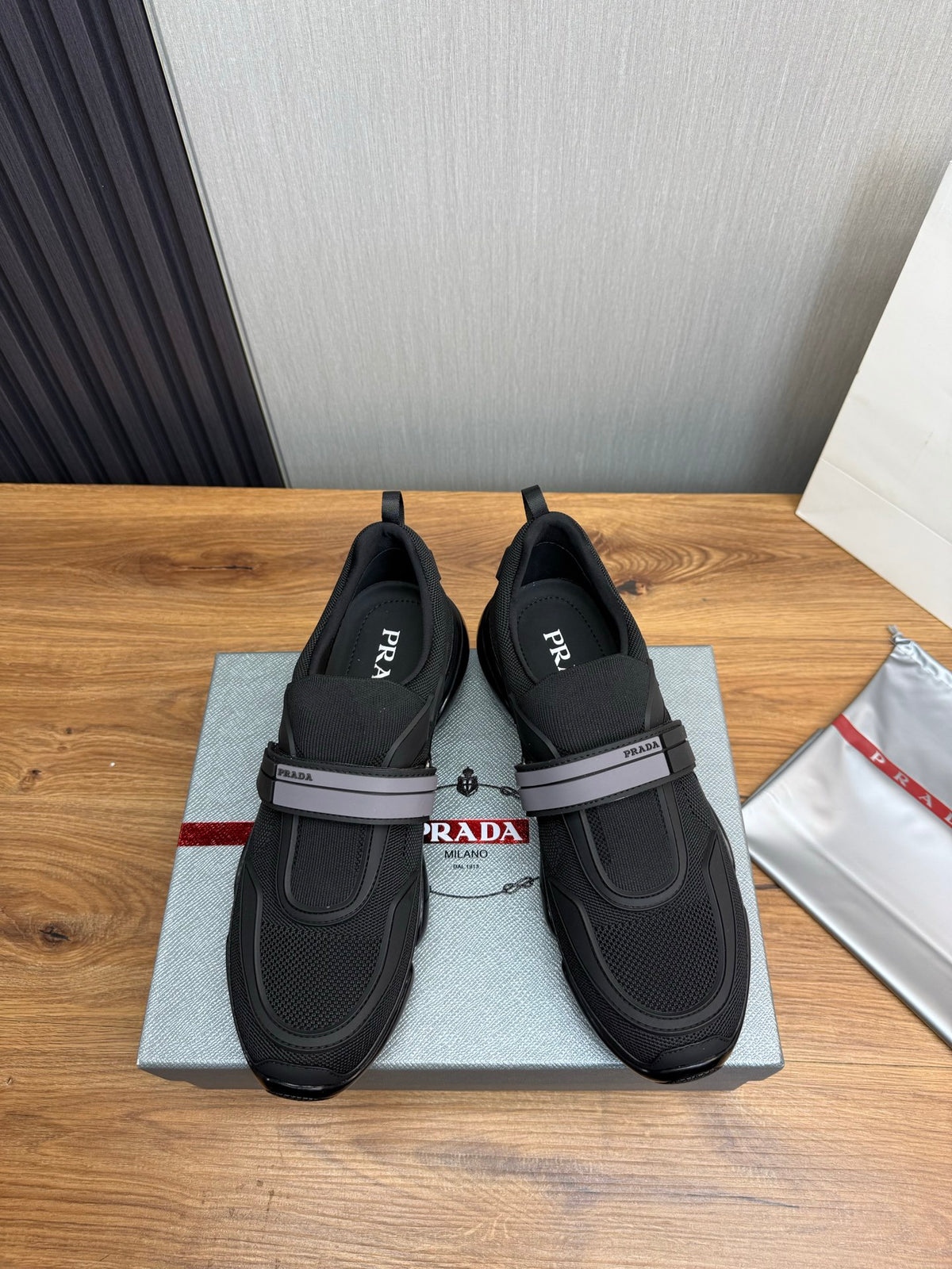 PR sneakers 1826051402