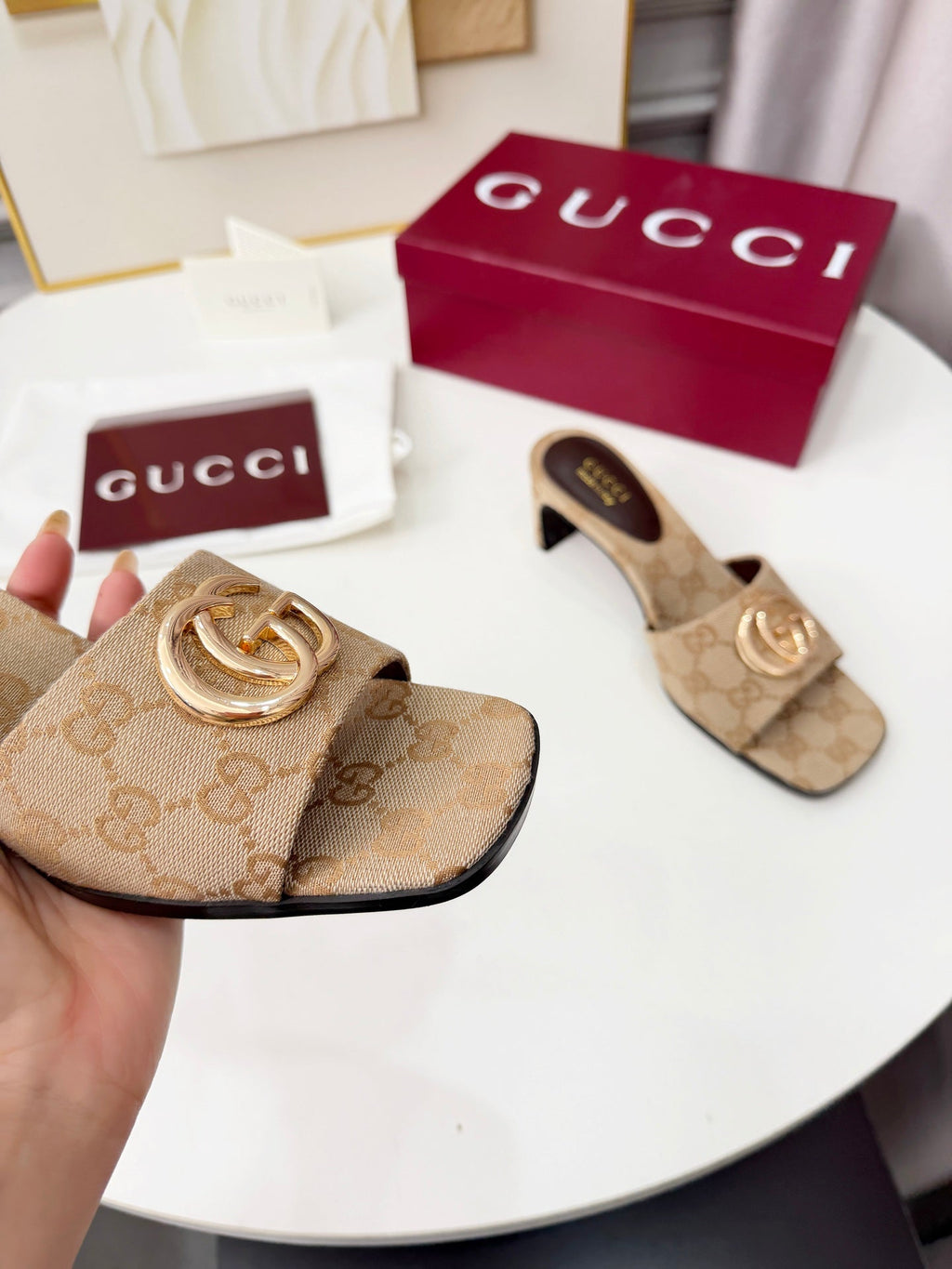 Gi 2026 Early Spring Sandals Beige Canvas Sheepskin 688526