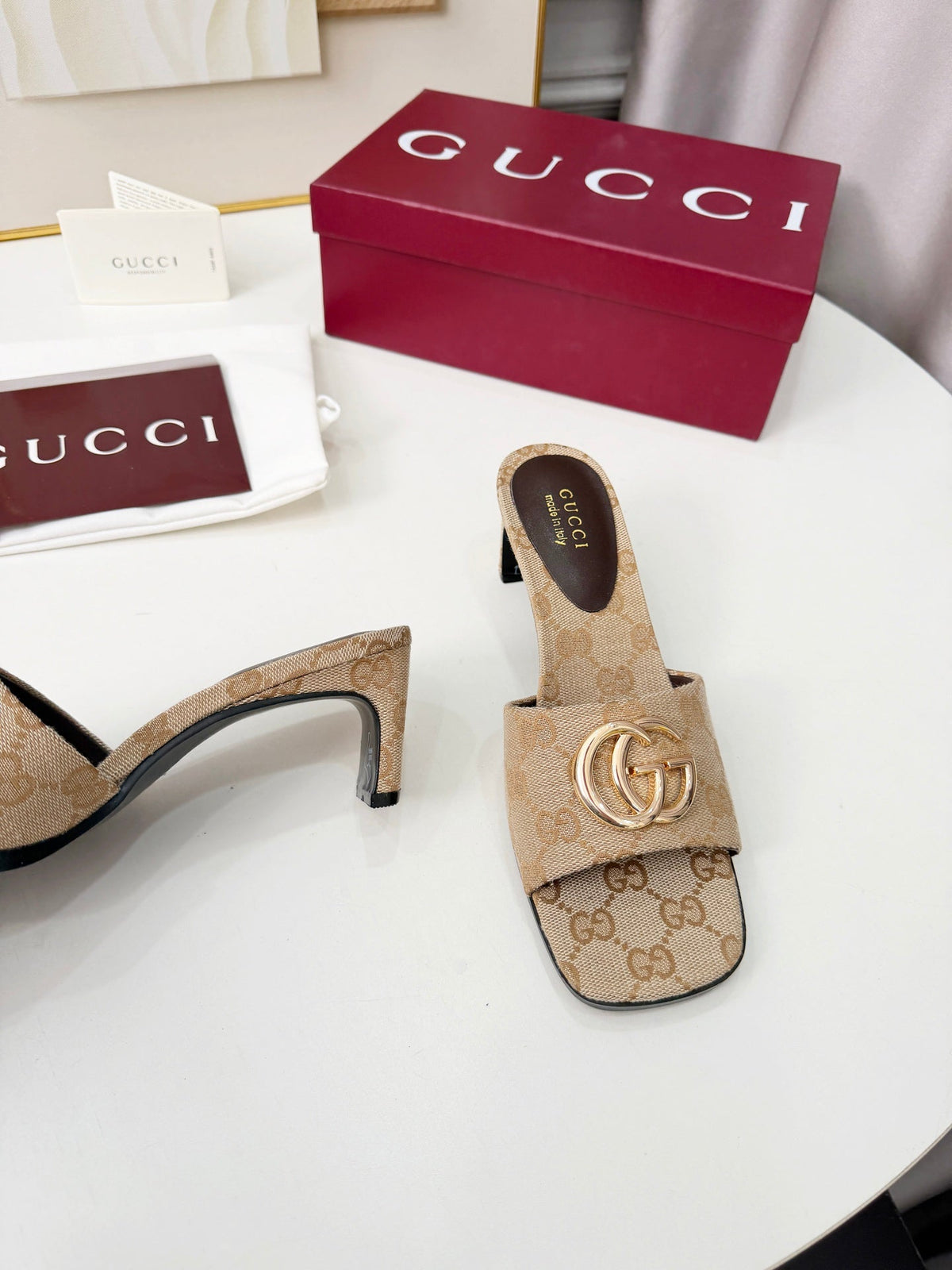 Gi 2026 Early Spring Sandals Beige Canvas Sheepskin 688526