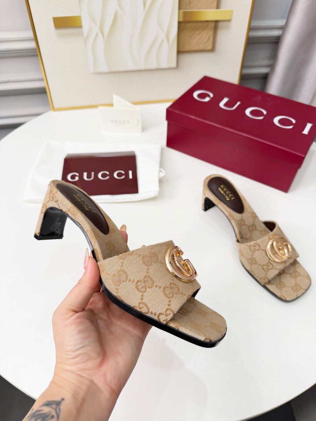 Gi 2026 Early Spring Sandals Beige Canvas Sheepskin 688526