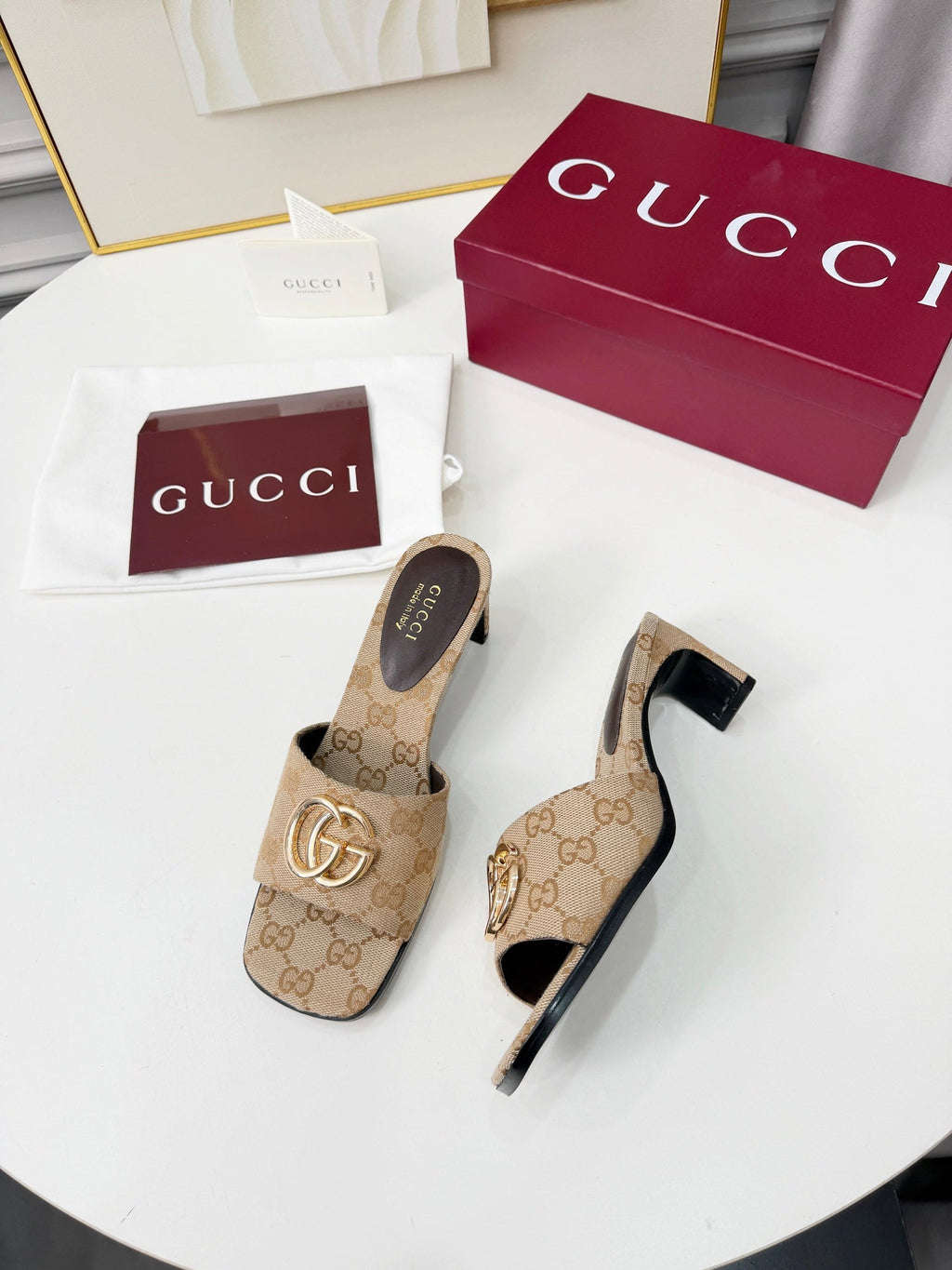 Gi 2026 Early Spring Sandals Beige Canvas Sheepskin 688526