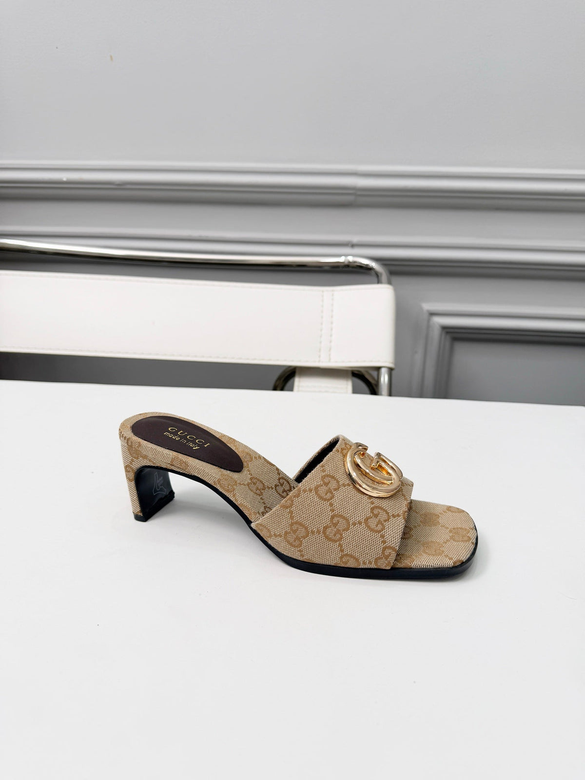 Gi 2026 Early Spring Sandals Beige Canvas Sheepskin 688526