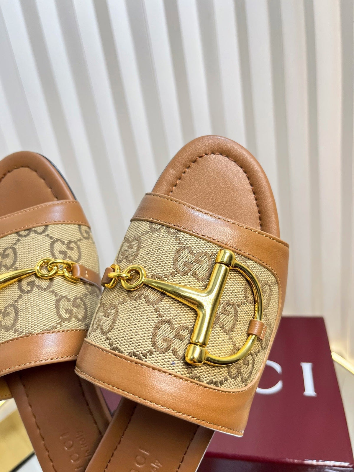 Gi 25 Horsebit GG Sandals Canvas