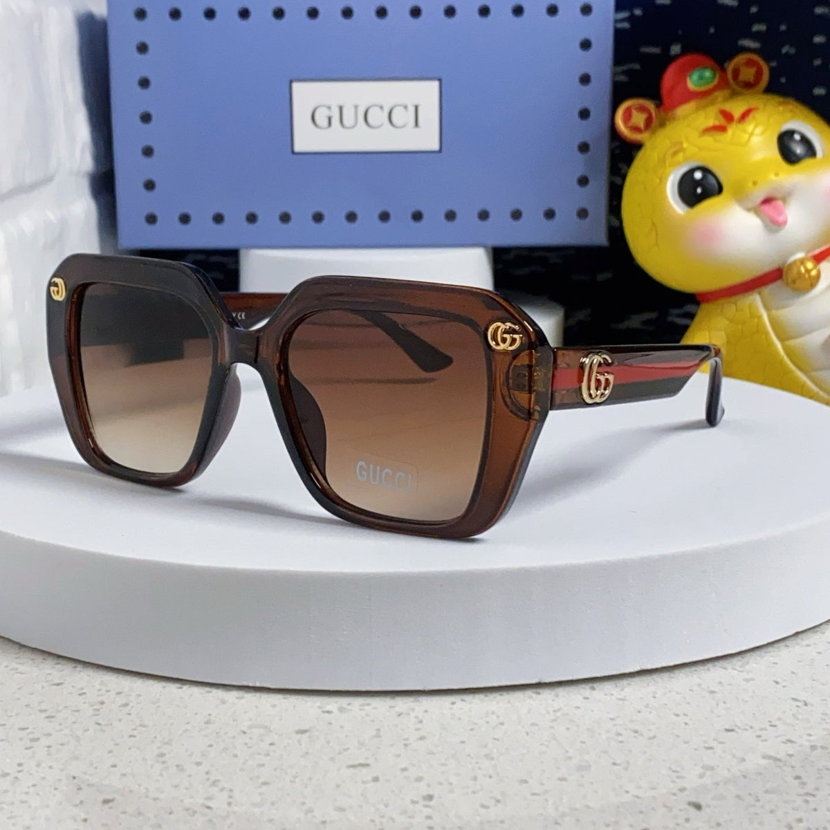 Gi EMBOSSED LOGO SQUARE FRAME SUNGLASSES 563171 IN ACETATE