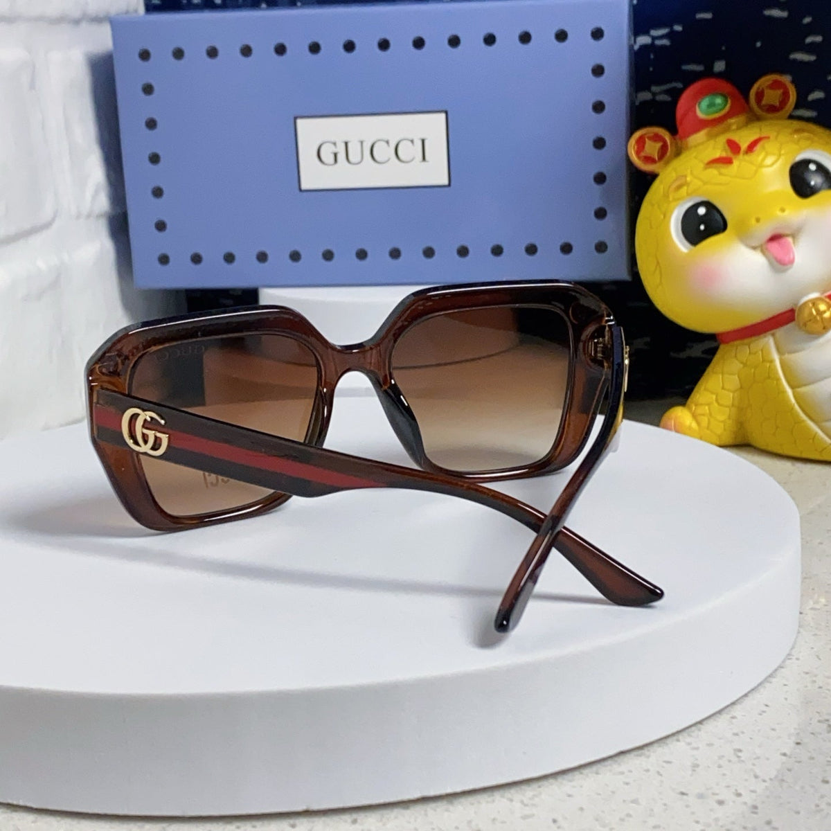 Gi EMBOSSED LOGO SQUARE FRAME SUNGLASSES 563171 IN ACETATE