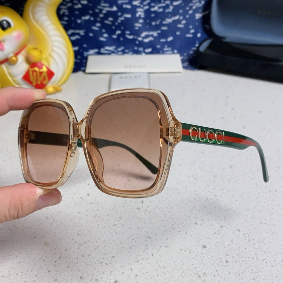 SQUARE FRAME SUNGLASSES 573309 IN ACETATE EMBOSSED LOGO