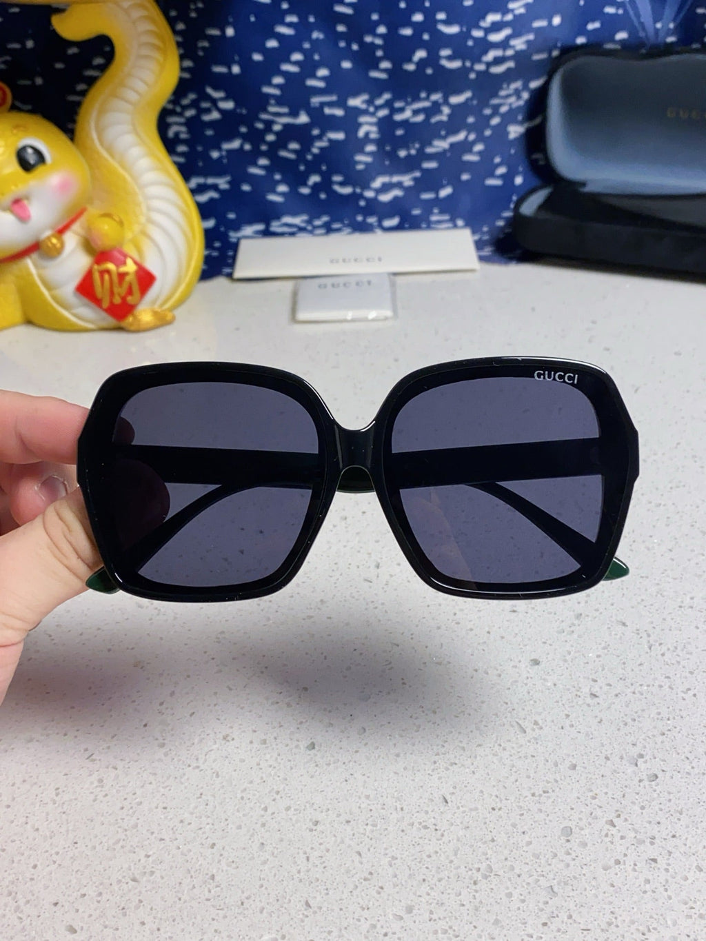 SQUARE FRAME SUNGLASSES 573309 IN ACETATE EMBOSSED LOGO