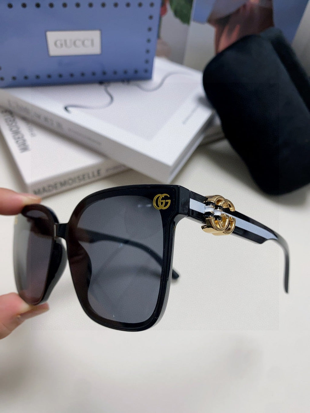 EMBOSSED LOGO BUTTERFLY FRAME SUNGLASSES 576876 IN ACETATE